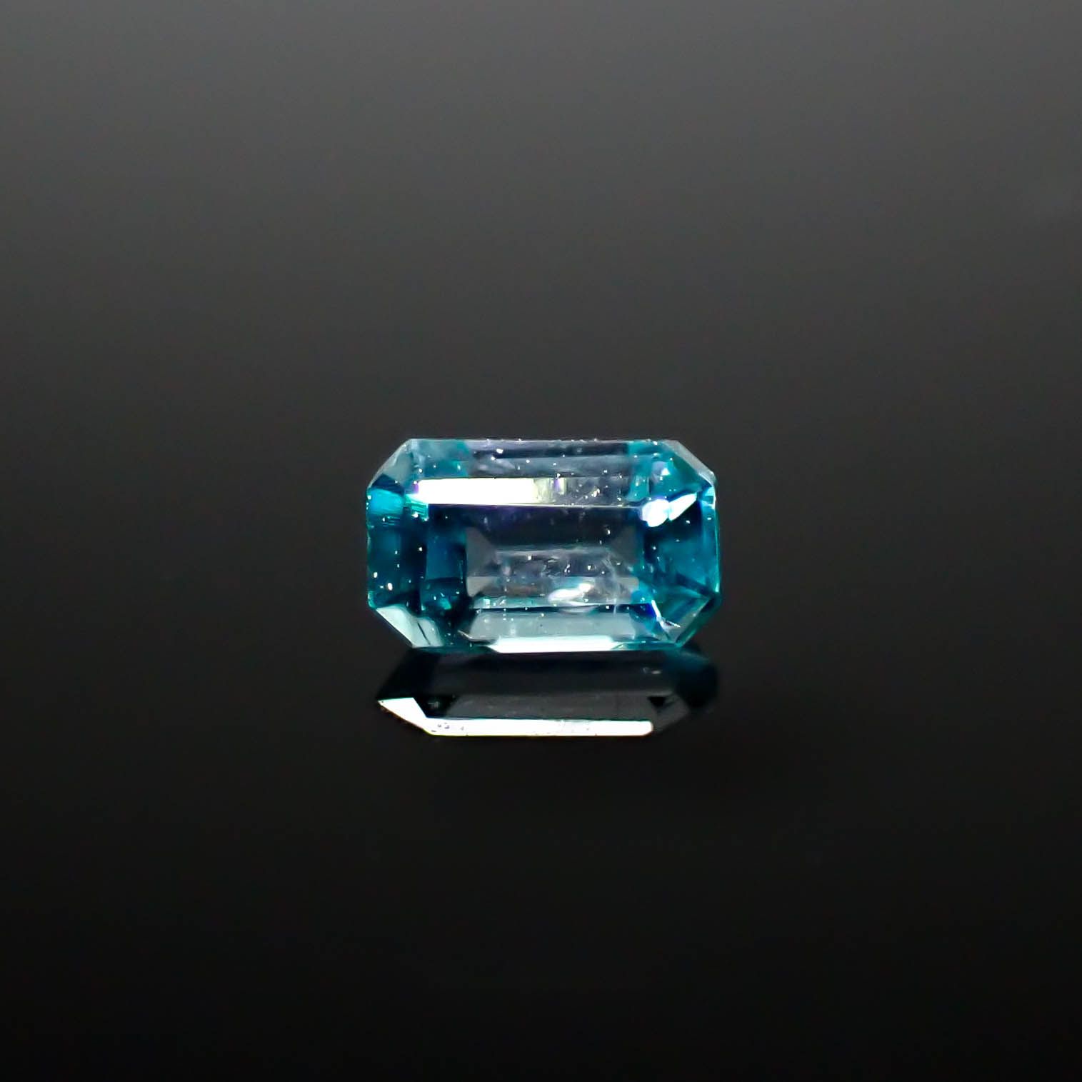 グランディディエライト(宝石名グランディディエライト)マダガスカル産 0.14ct 識別済[240928849]3.9x2.4mm前後