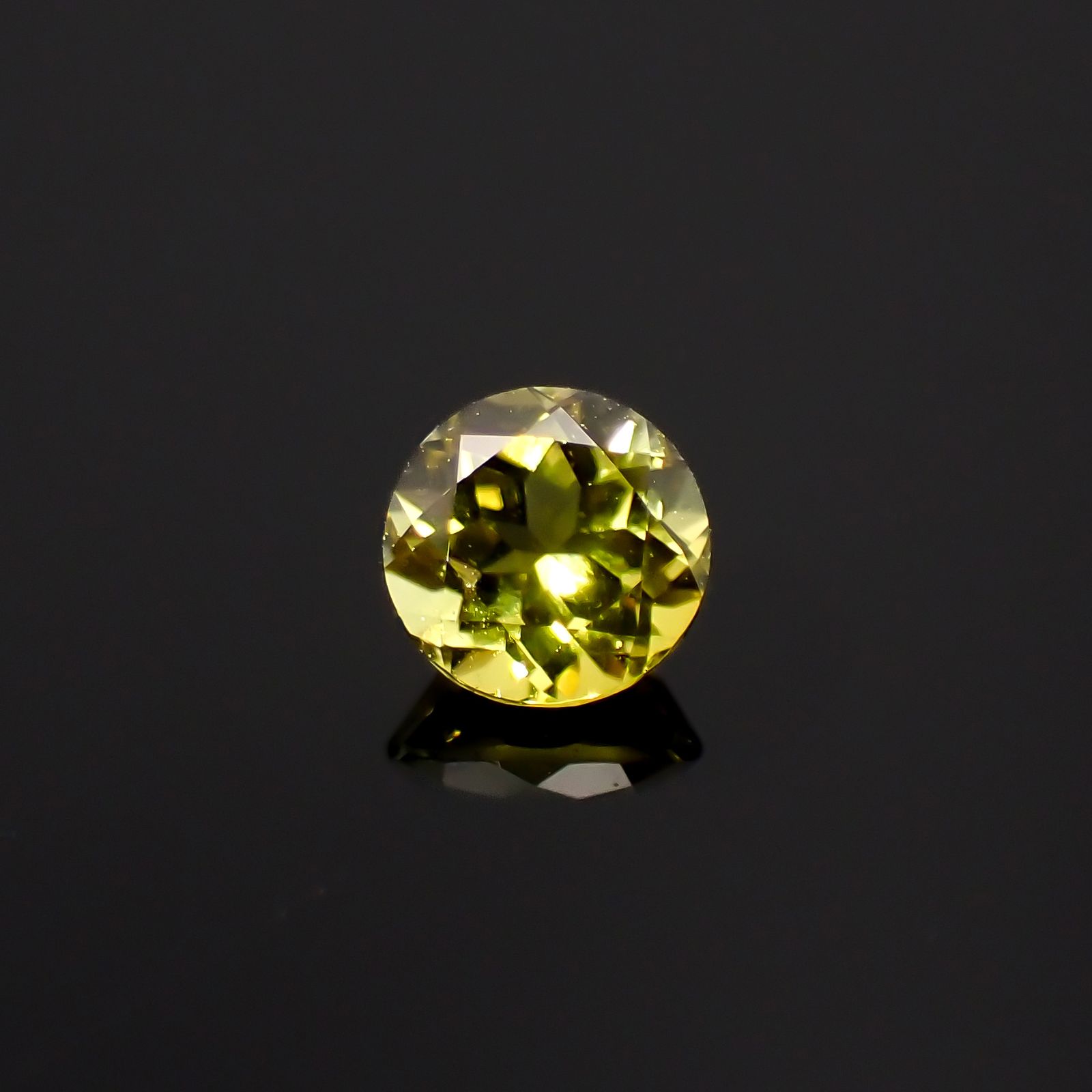 カナリートルマリン ザンビア・カナリー鉱山産 0.25ct[230823154]3.9x3.9mm前後