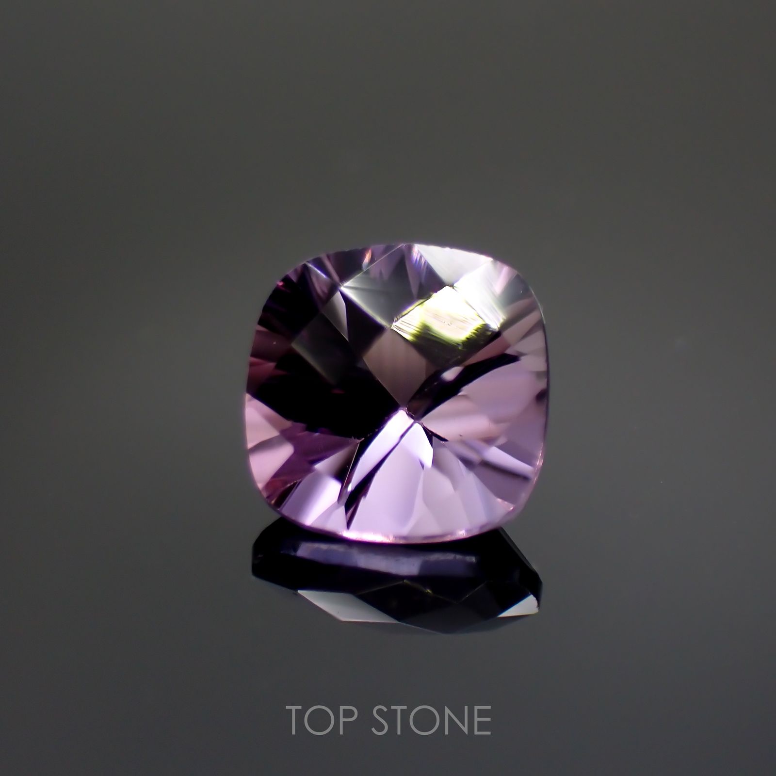 ◇チェッカーコンケーブカット◇アメジスト(宝石名アメシスト) ブラジル産 1.35ct 識別済[211013038]7.2×7.1mm前後