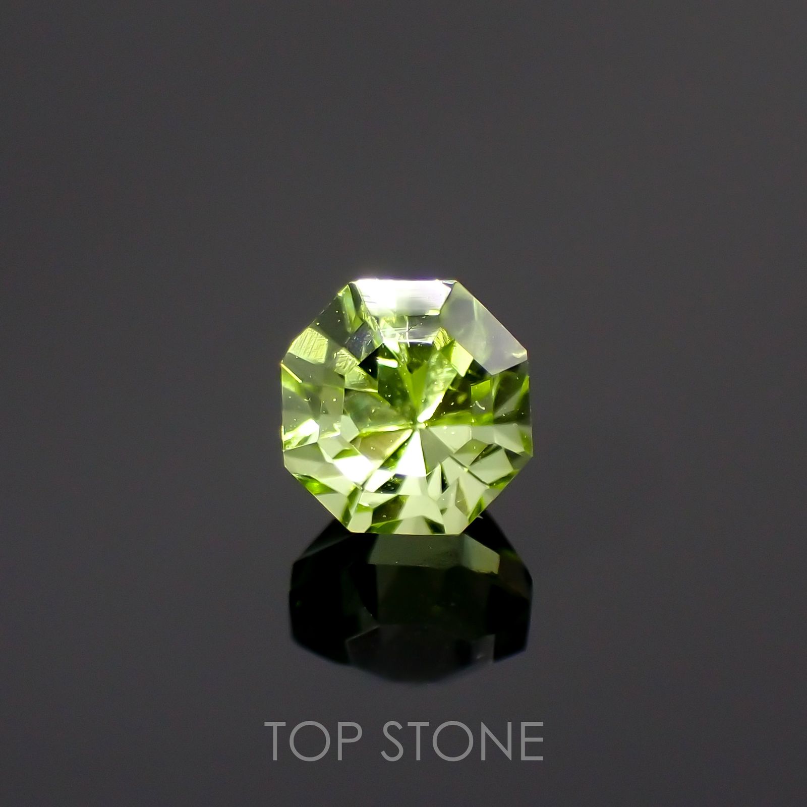 ◇オクタゴンカット◇ペリドット(宝石名ペリドット) パキスタン産 0.45ct 識別済[210913106]4×3.9mm前後