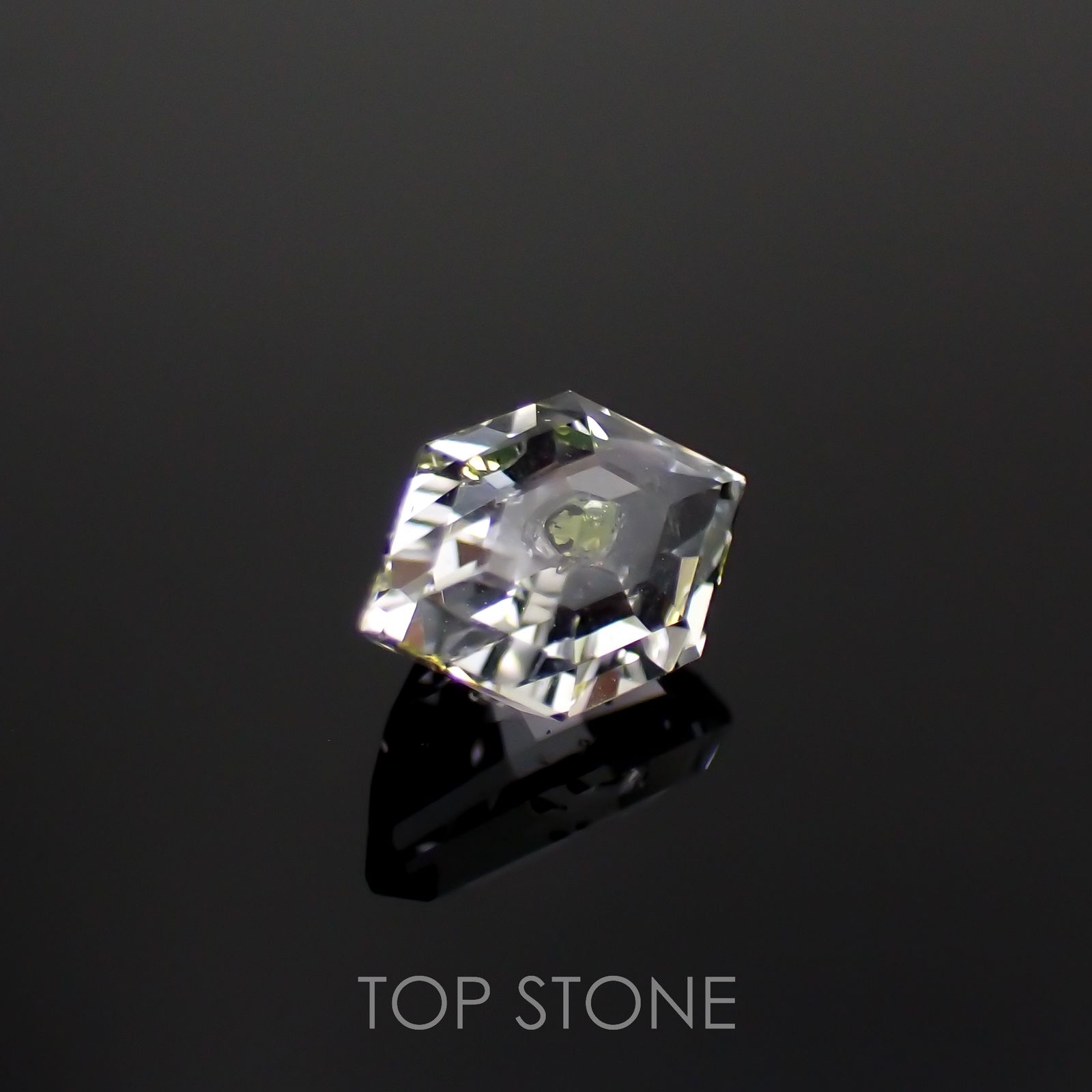 ◇カスタムカット◇オイルインクォーツ パキスタン産 0.86ct[221018545]7.9x5mm前後