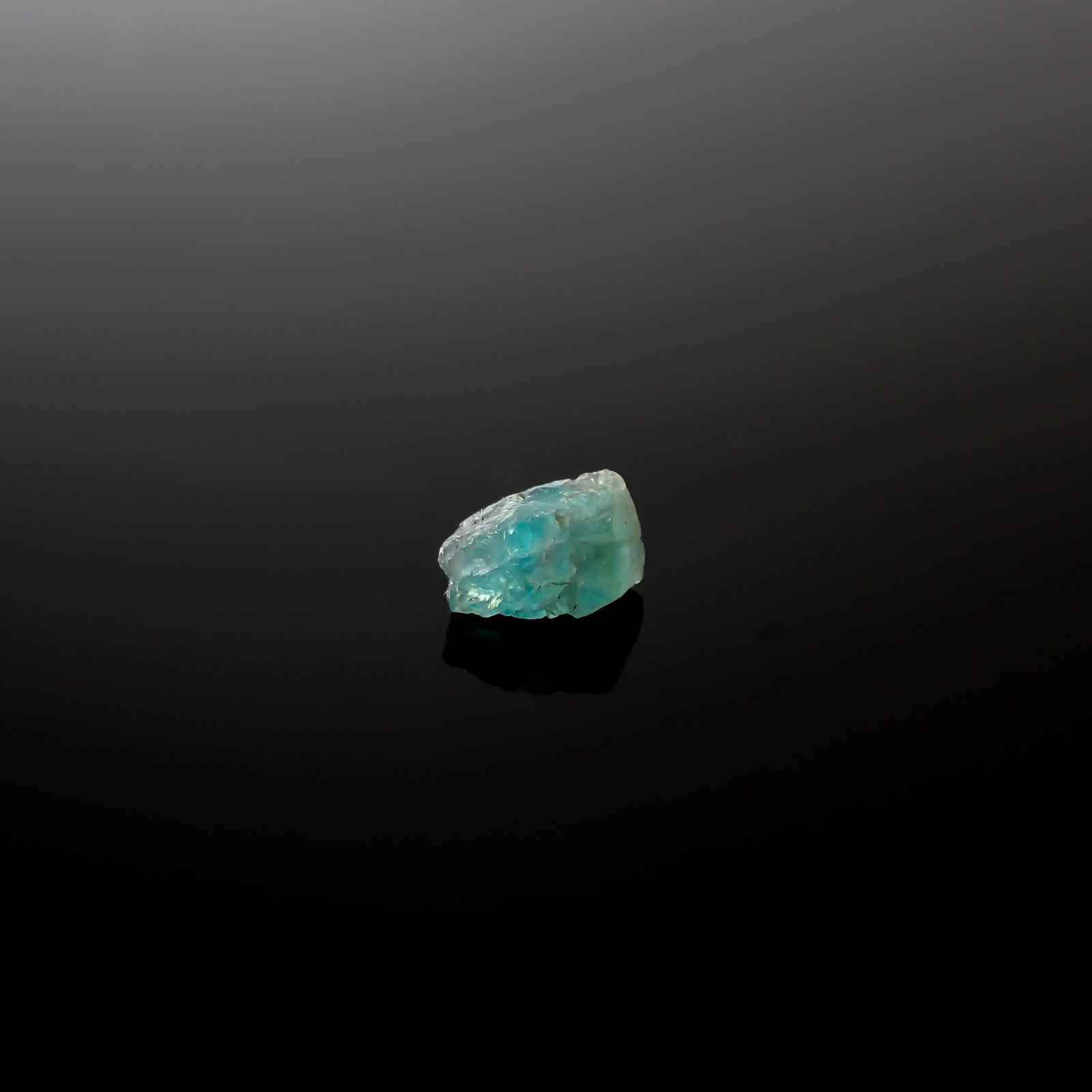 パライバトルマリン 原石 ブラジル・パライバ州バターリャ鉱山産 0.48ct[240327001]5.7x4.5mm前後