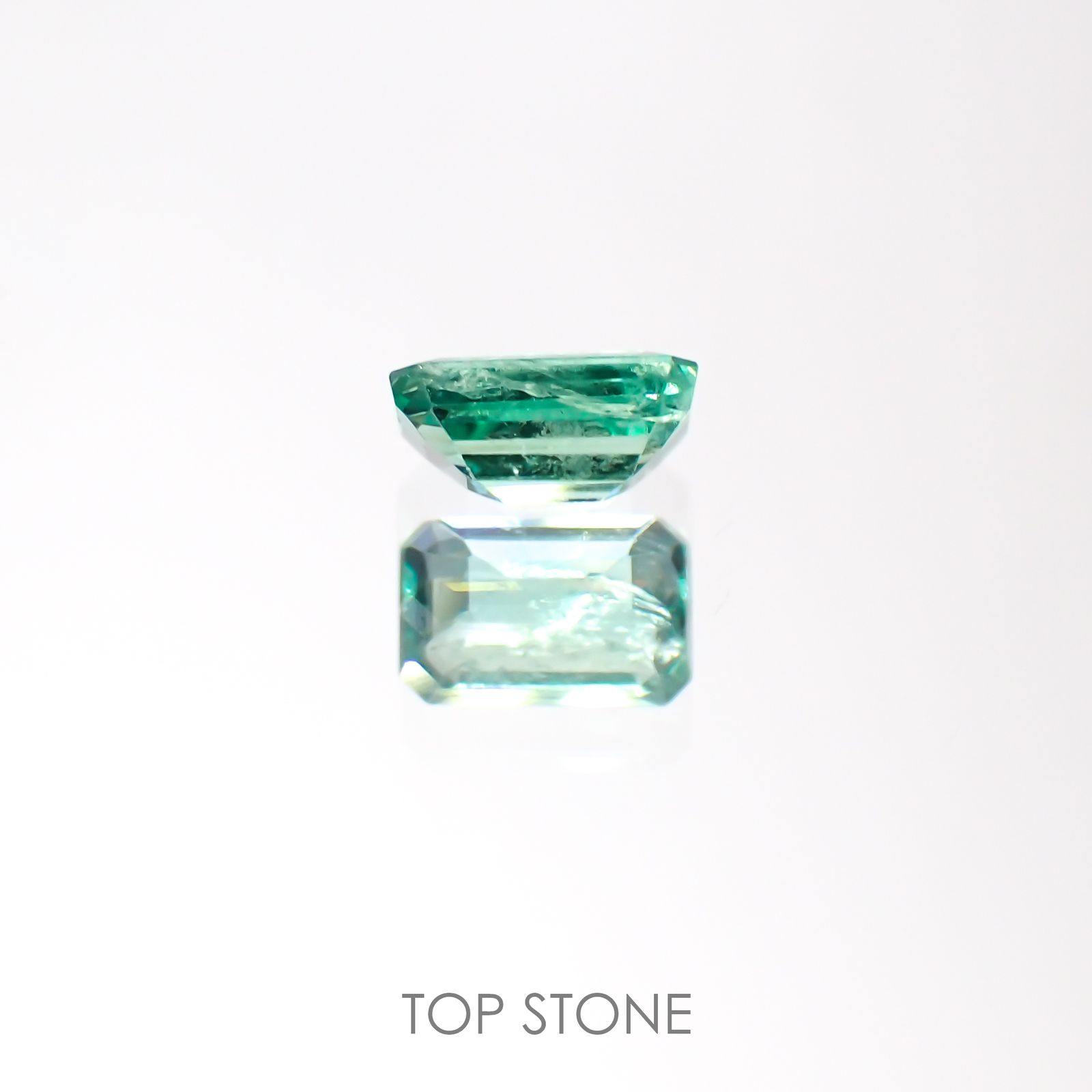 エメラルド(宝石名エメラルド) ザンビア産 0.48ct 識別済[211013001]5.8×3.7mm前後