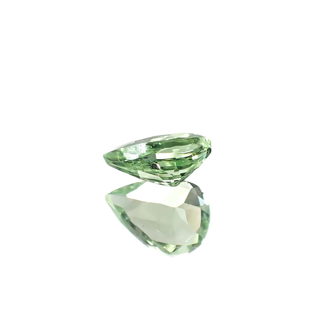 ミントガーネット(宝石名ガーネット)タンザニア産 0.27ct 識別済[241229615]5x3.6mm前後