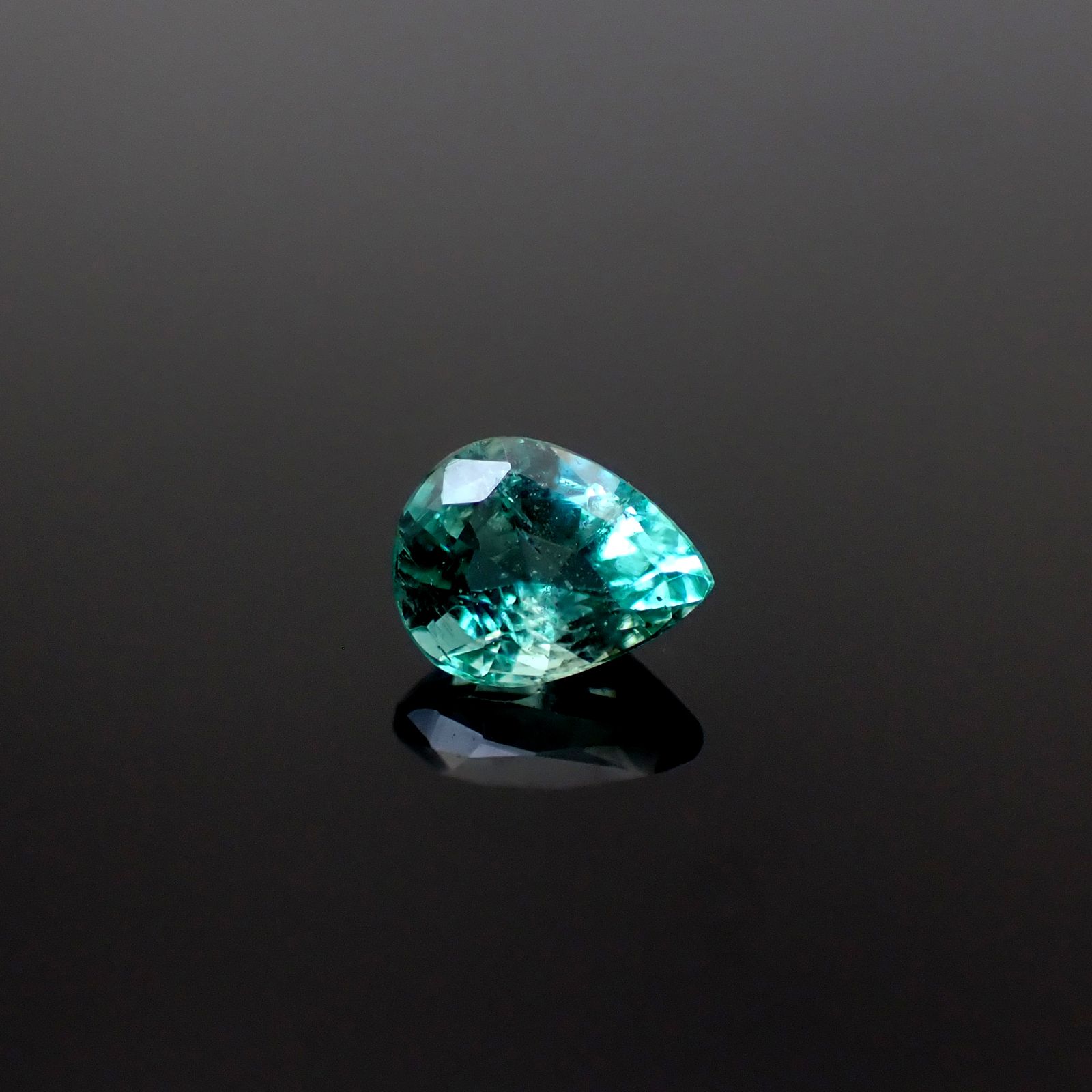 ブルーエメラルド(ブルーグリーンベリル) ザンビア産 0.26ct [250430289]4.8x3.7mm前後