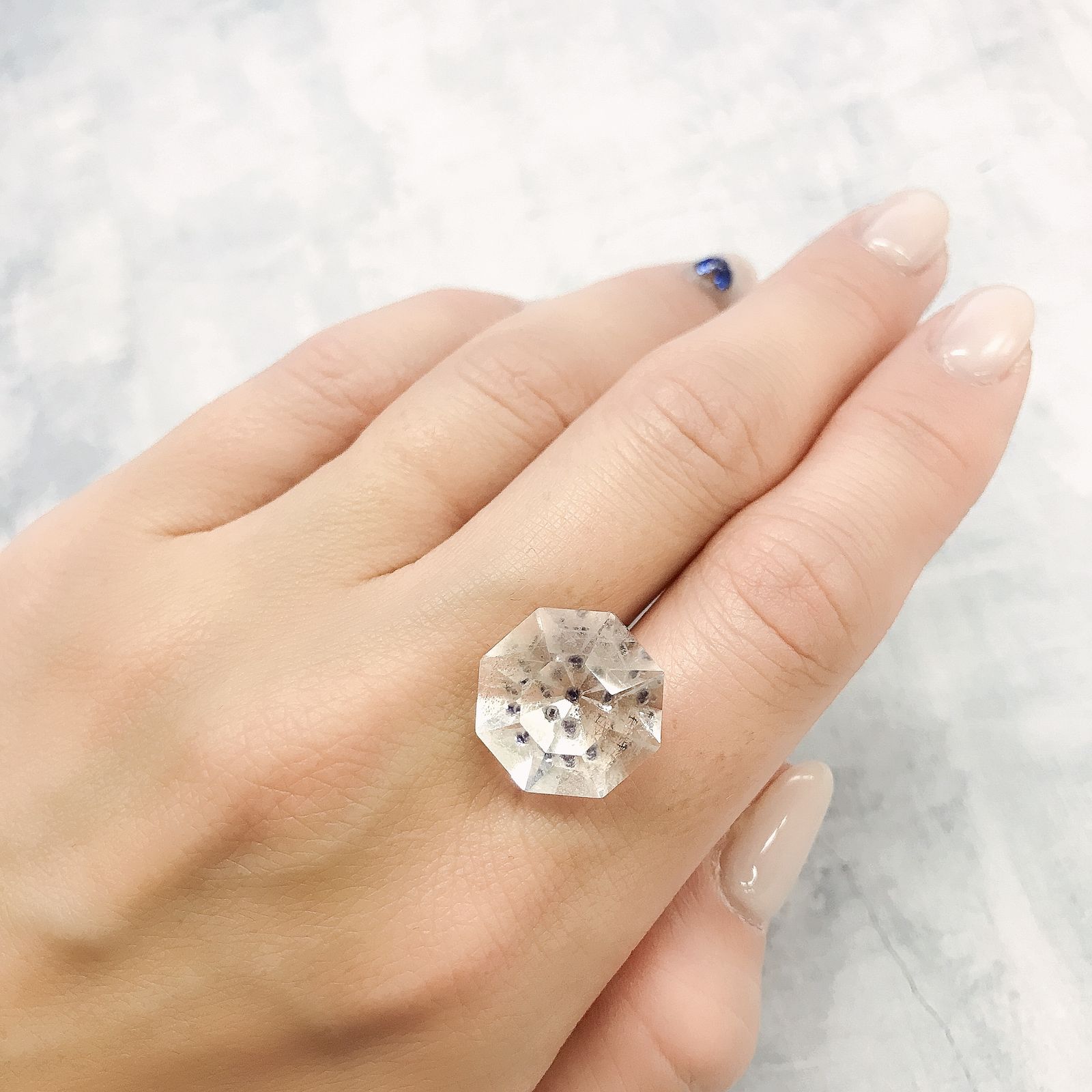 ◇オクタゴンカット◇フローライトインクォーツ マダガスカル産 14.64ct[220515707]15.2x15.1mm前後