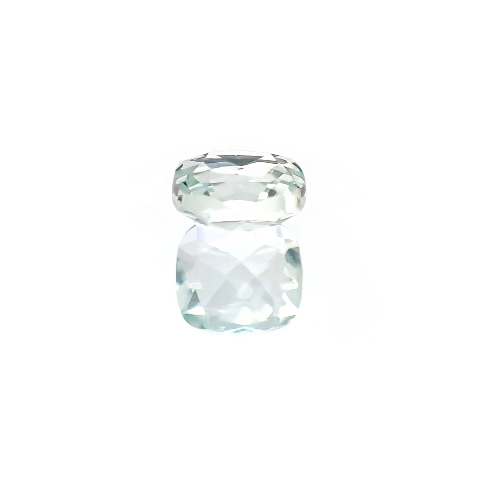 ミントベリル(宝石名グリーン・ベリル)ブラジル産 識別済 0.26ct / 4x4mm前後 [231024020]