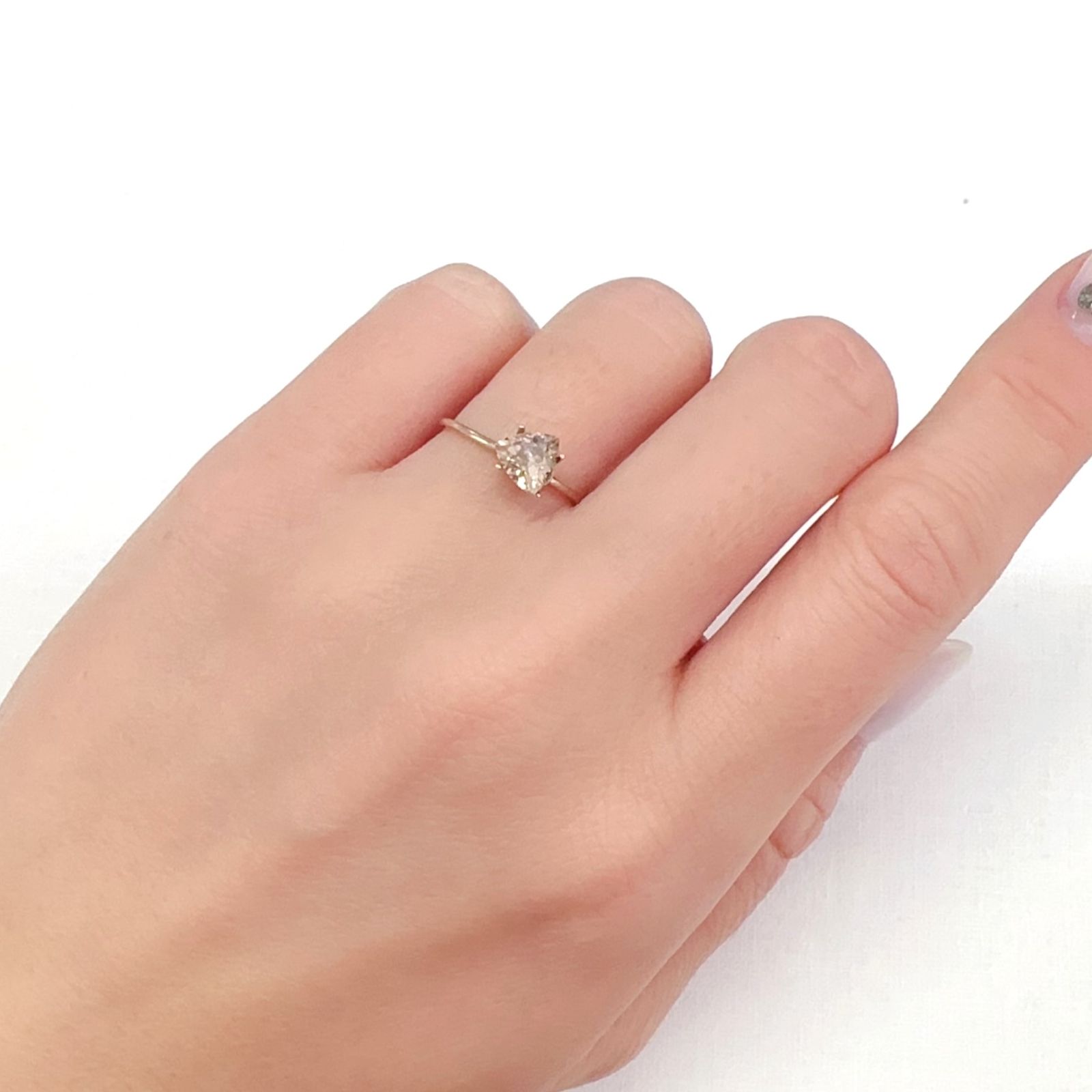 アキシナイト(宝石名アキシナイト)パキスタン産 0.73ct 識別済[231224650]6.2x6.2mm前後