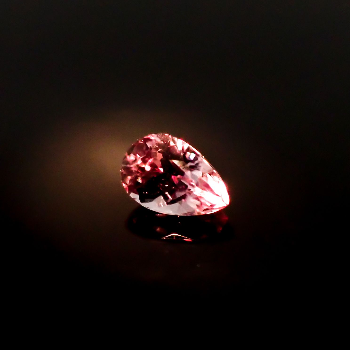 カラーシフト ピンクダイアスポア(宝石名ダイアスポア) アフガニスタン産 0.48ct 識別済[210912426]6×3.9mm前後