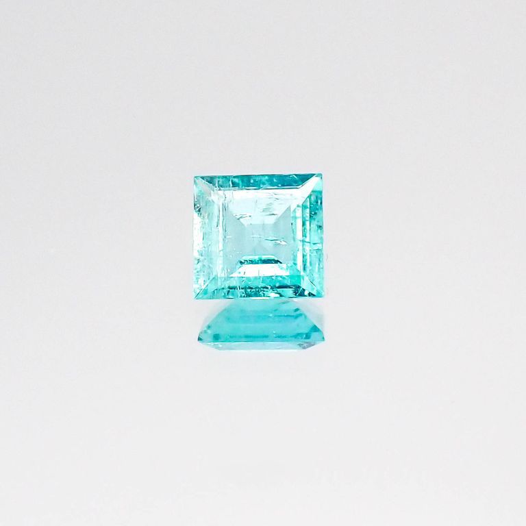 パライバトルマリン(宝石名トルマリン/別名パライバ・トルマリン)ブラジル産 0.252ct ソ付(宝貴協)[220817269]3.95x3.93mm前後