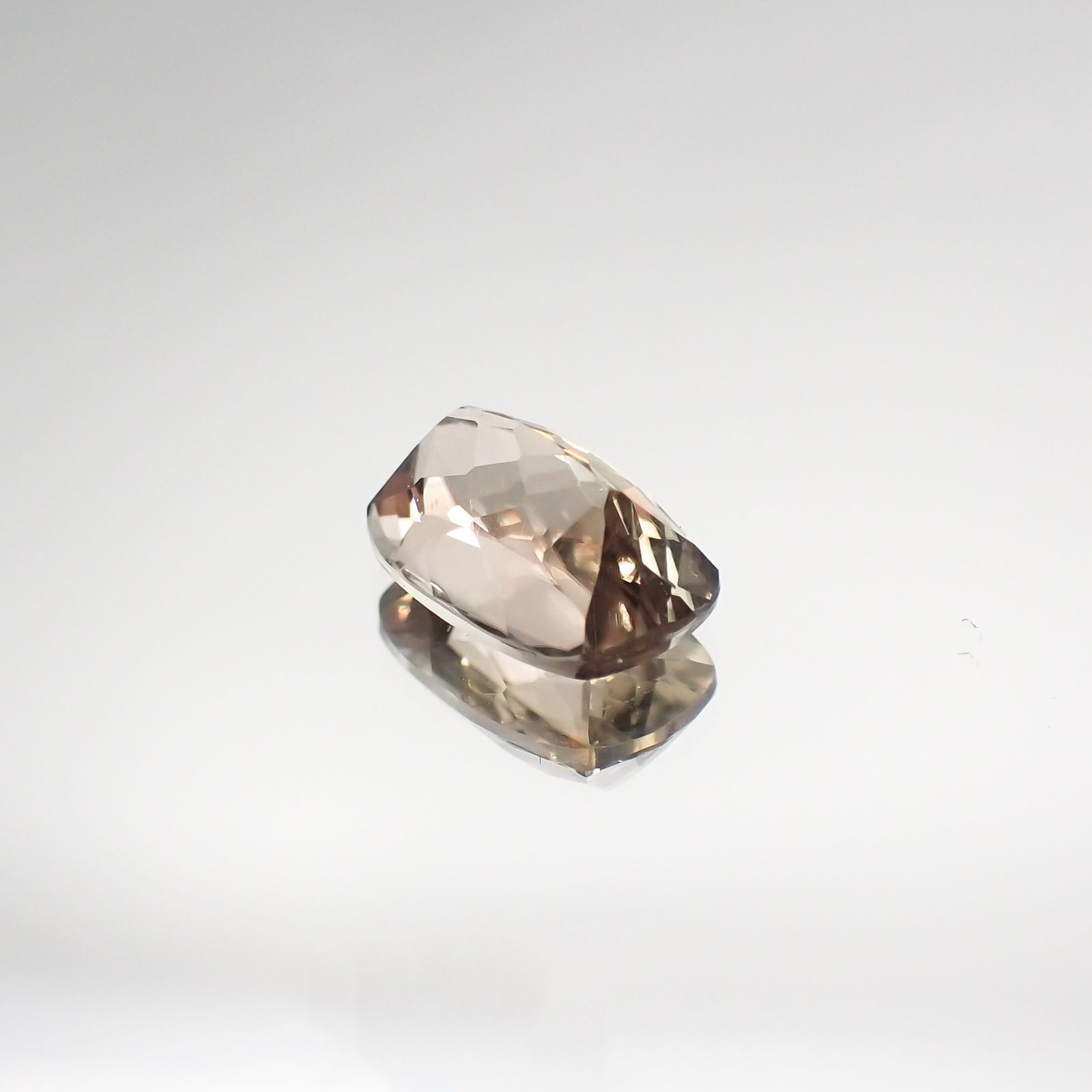 カラーチェンジ ダイアスポア(宝石名ダイアスポア カラーチェンジ・タイプ) トルコ産 1.777ct ソ付[210711632]8.7×5.9mm前後