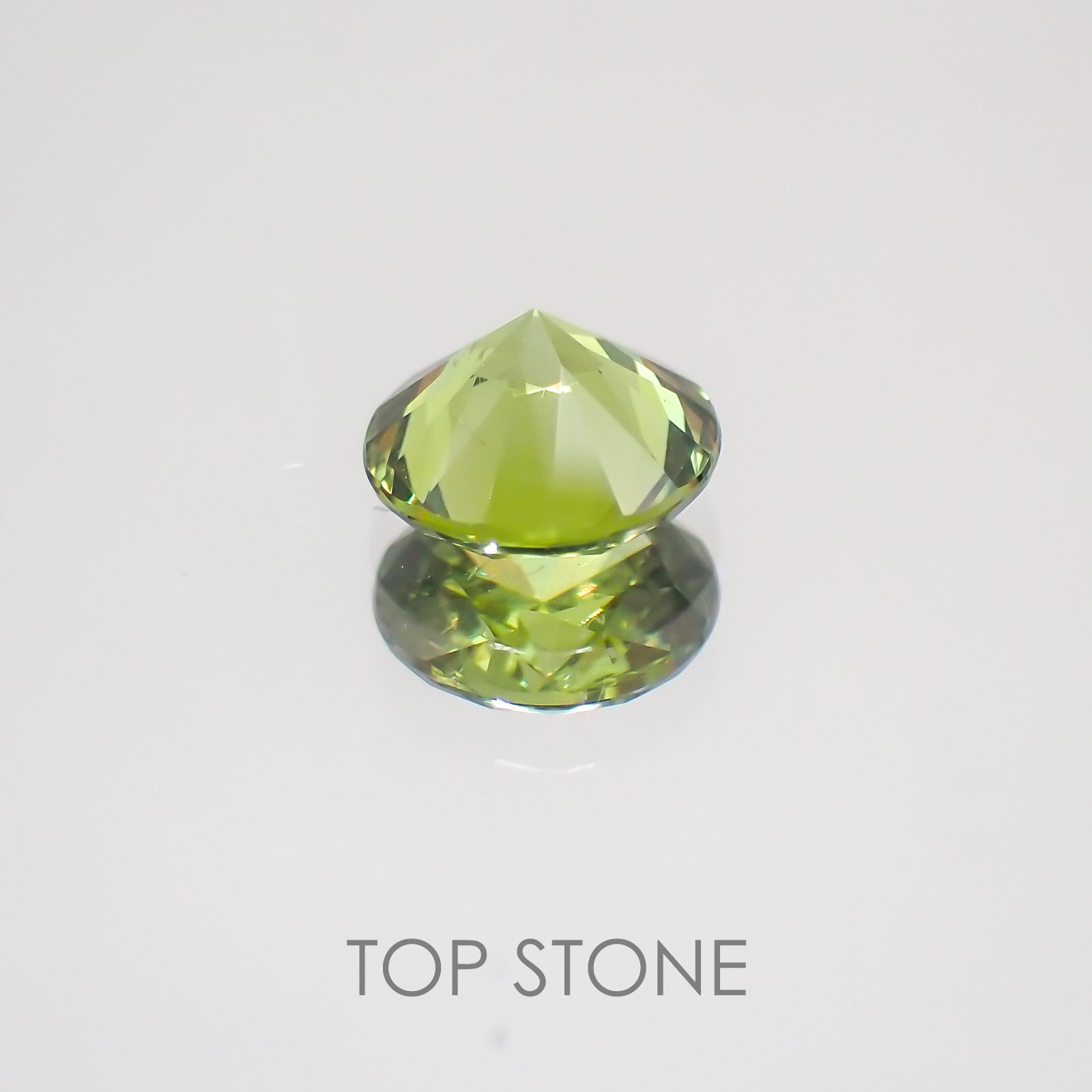 デマントイドガーネット(宝石名デマントイド・ガーネット)ロシア産 0.581ct ソ付(彩珠)[220717103]5.2x5.1mm前後