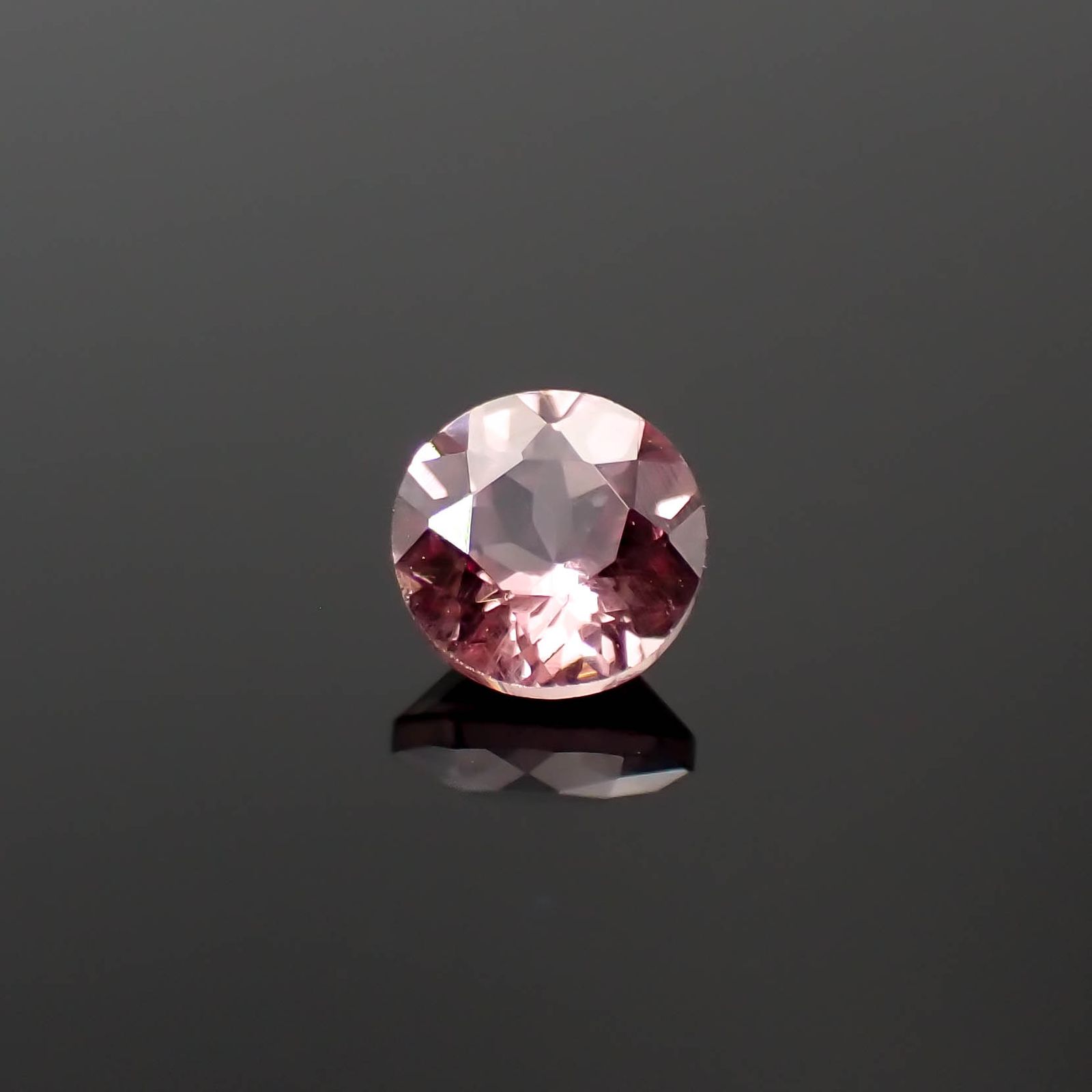 ドラゴンガーネット タンザニア産 0.49ct[240427289]4.5x4.5mm前後