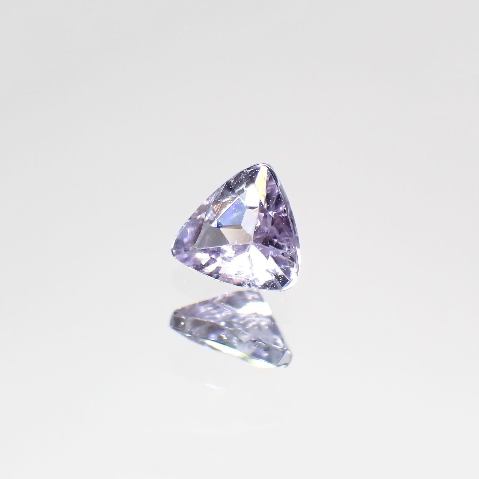 ラベンダーゾイサイト(宝石名ゾイサイト)タンザニア産 0.22ct 識別済[220115058]3.7x4.1mm前後