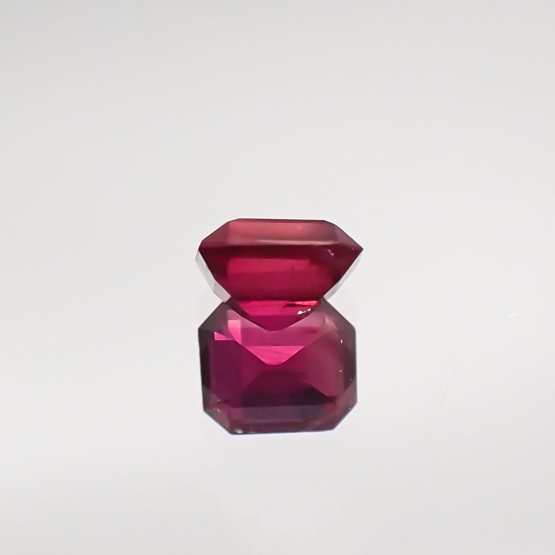 ルビー 非加熱(宝石名ルビー) マダガスカル産 0.24ct 識別済[210711731]3.5×2.9mm前後