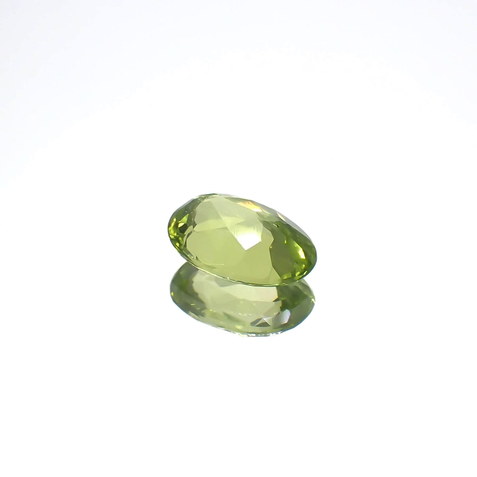 グリーンエンスタタイト(宝石名グリーン・エンスタタイト)カメルーン産 0.63ct 識別済[240125625]6.5x4.7mm前後