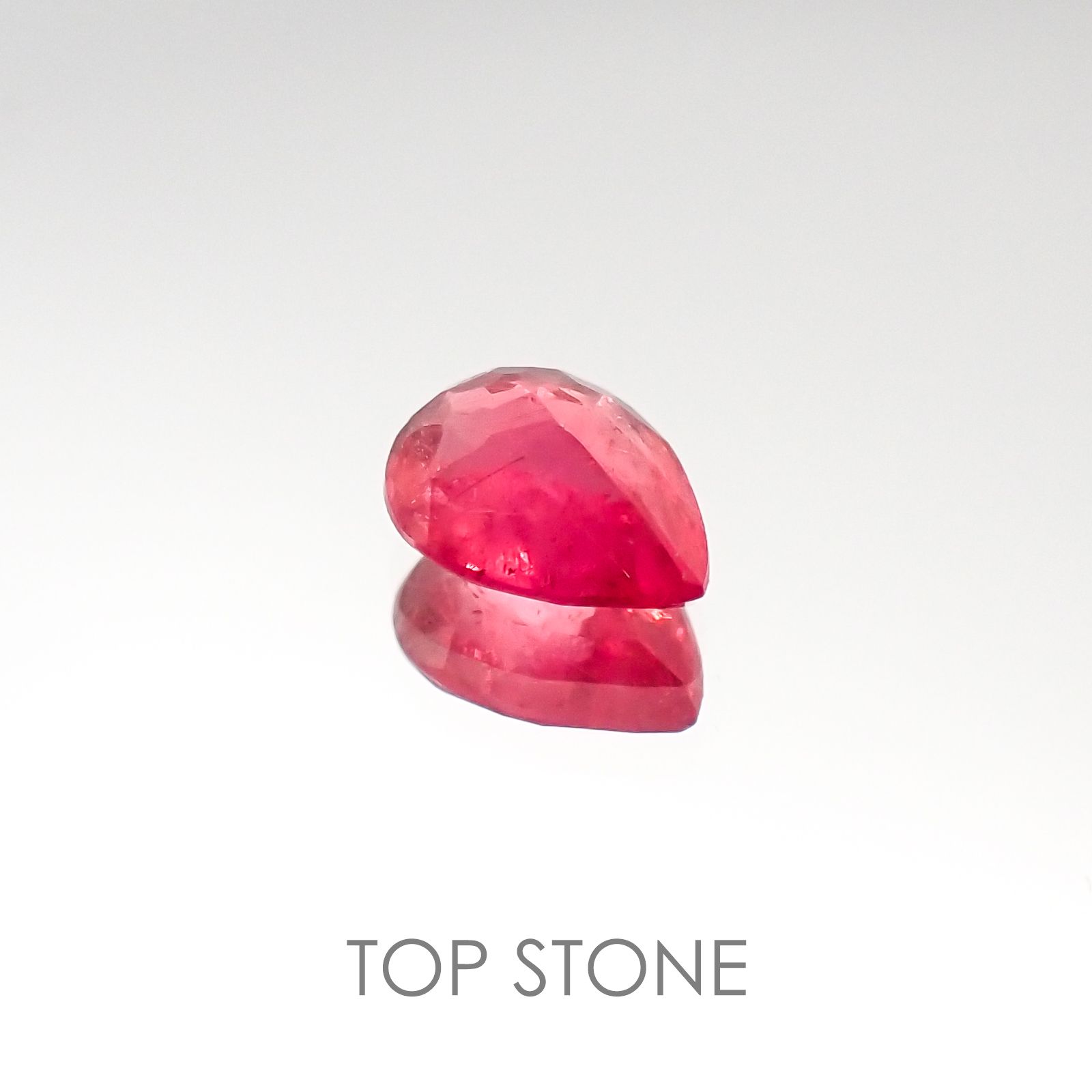 ロードナイト ブラジル産 ルース 0.8ct[20095802]6.4×5mm前後