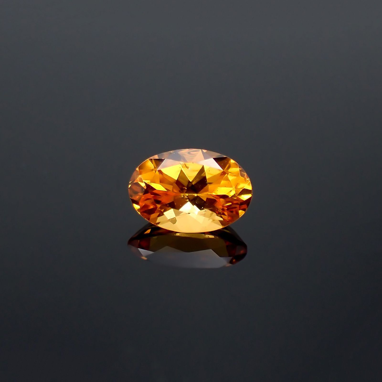 スペサルティンガーネット マンダリンオレンジカラー(宝石名ガーネット)ナイジェリア産 0.72ct 識別済[230923391]6.4x4.3mm前後