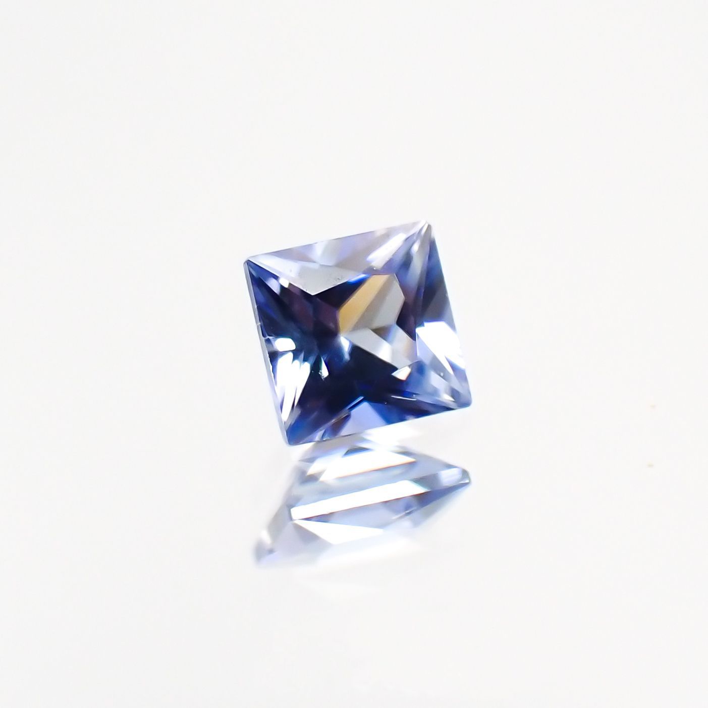 ◇プリンセスカット◇ベニトアイト アメリカ・カリフォルニア州産 0.13ct[221118977]2.7x2.7mm前後