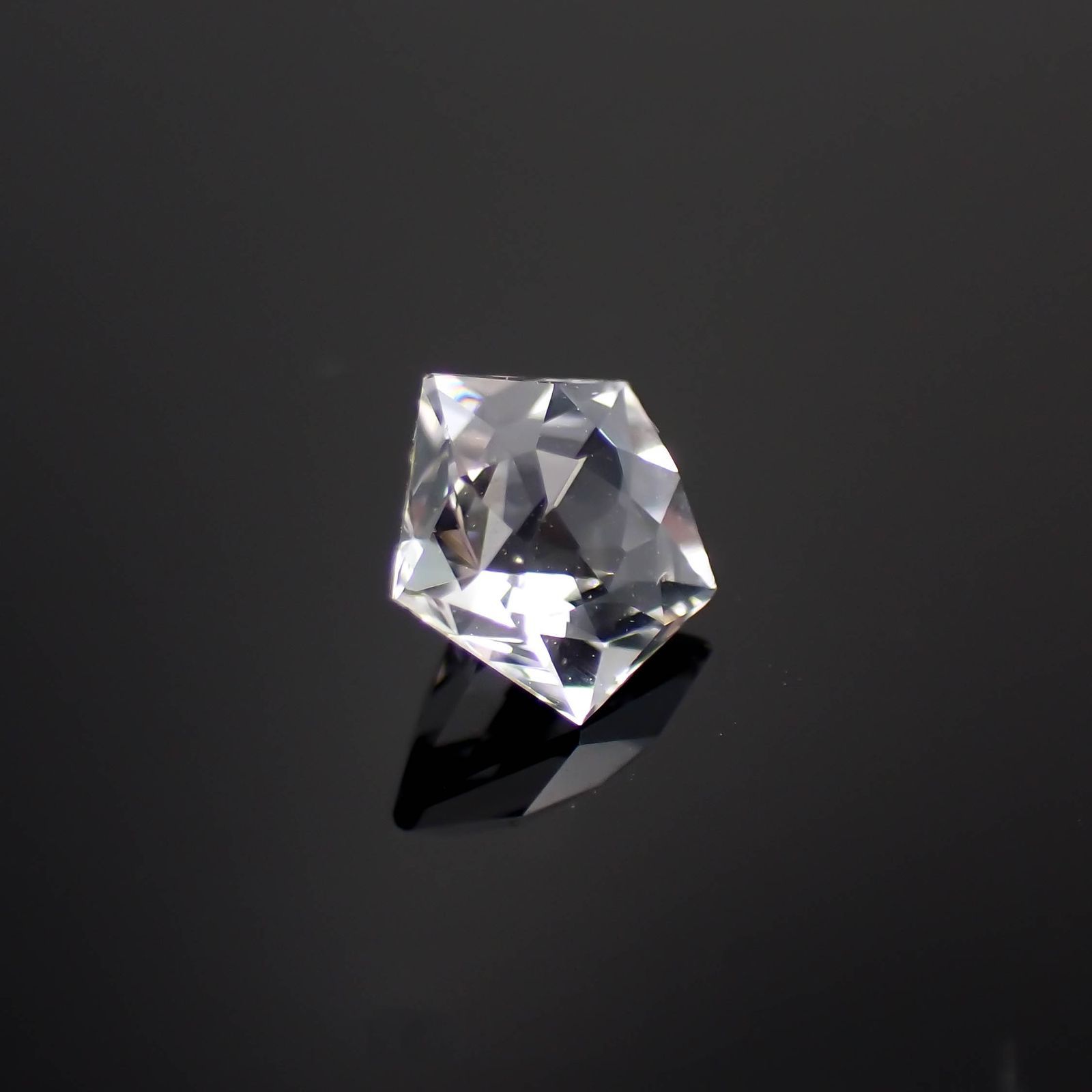 ◇カスタム・ペンタゴンカット◇ゴッシェナイト(宝石名ゴッシェナイト)ブラジル産 0.46ct 識別済[221219394]5.2x5.5mm前後