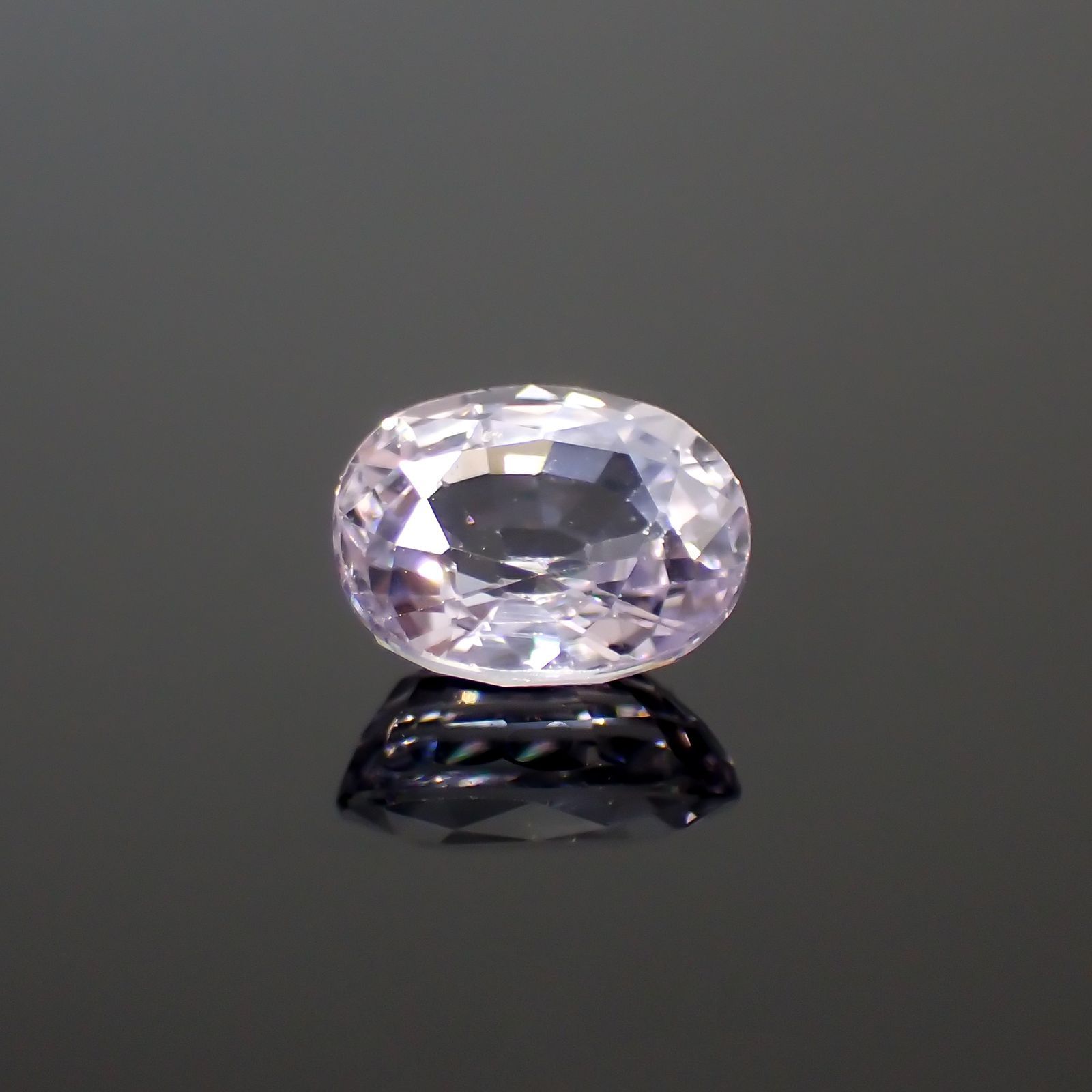 ラベンダーサファイア(宝石名サファイア) マダガスカル/スリランカ産 0.97ct 識別済[210912510]6.2×5mm前後