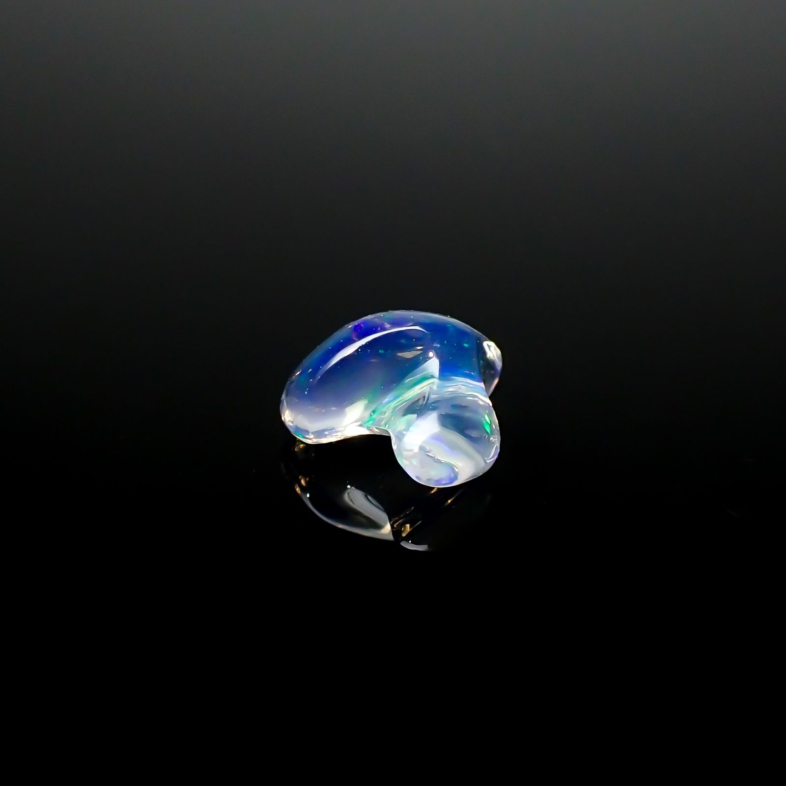 ウォーターオパール 原石 メキシコ産 0.74ct[240125311]6.8x6.5mm前後