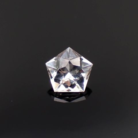 ◇カスタム・ペンタゴンカット◇ゴッシェナイト(宝石名ゴッシェナイト)ブラジル産 0.56ct 識別済[221219396]5.7x5.8mm前後