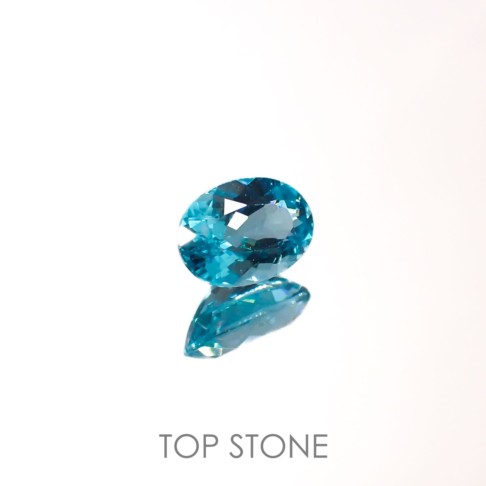 アパタイト(宝石名アパタイト)マダガスカル産 0.92ct 識別済[220616382]7.5x5.1mm前後