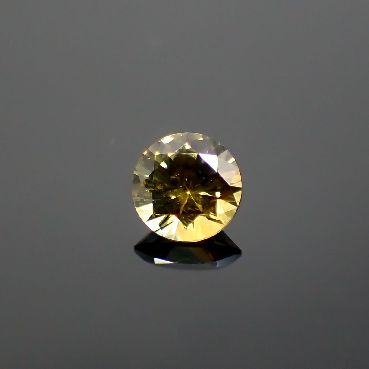 モンタナサファイア(宝石名サファイア) アメリカ・モンタナ州産 0.28ct 識別済[210712114]3.9×3.9mm前後