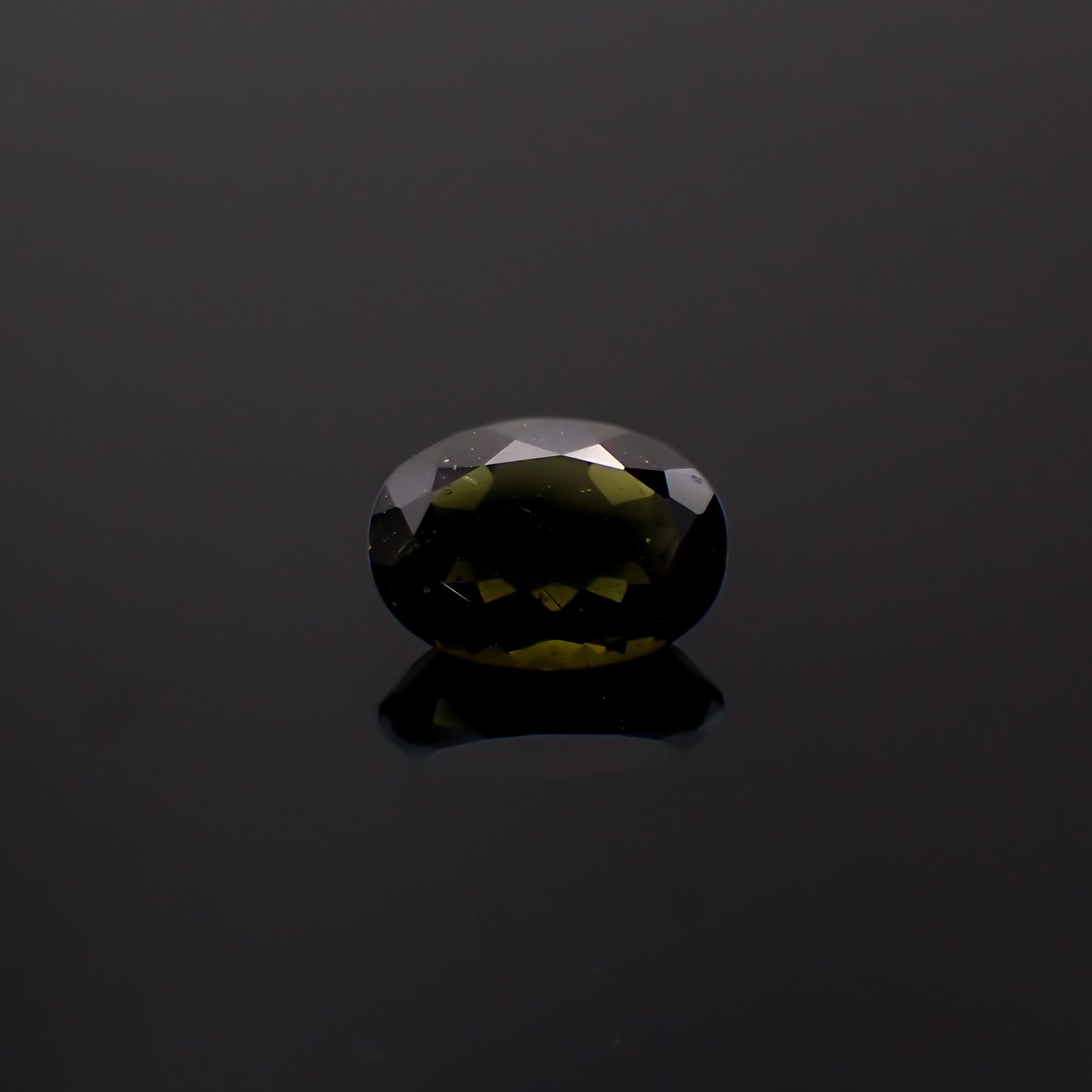 モルダバイト(宝石名モルダバイト)発見地：旧チェコスロバキア 5.08ct 識別済[231224831]14.1x9.9mm前後