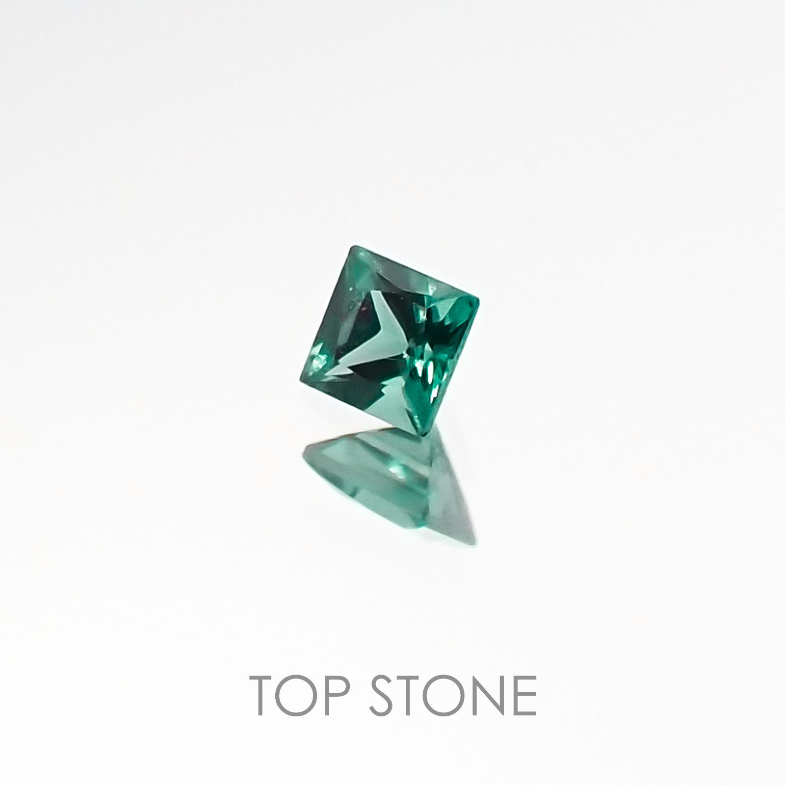 ◇プリンセスカット◇カラーチェンジガーネット(アレキタイプ) マダガスカル・ベキリー産 ルース 0.058ct[20106615]2.2×2.2mm前後
