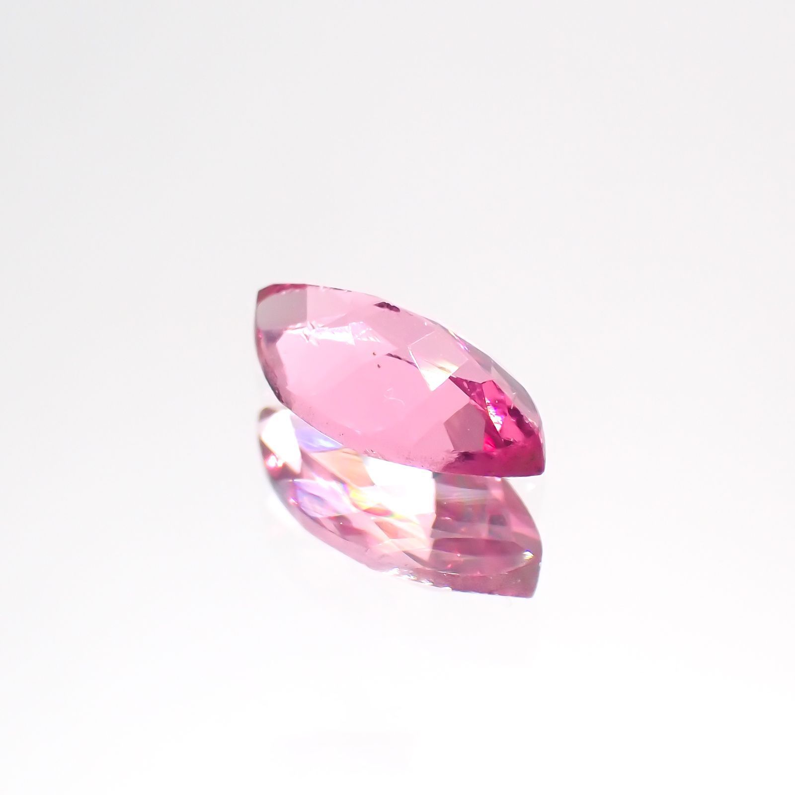 ホットピンクスピネル(宝石名ピンク・スピネル)タンザニア産 0.45ct 識別済[230823038]7.2x3.5mm前後