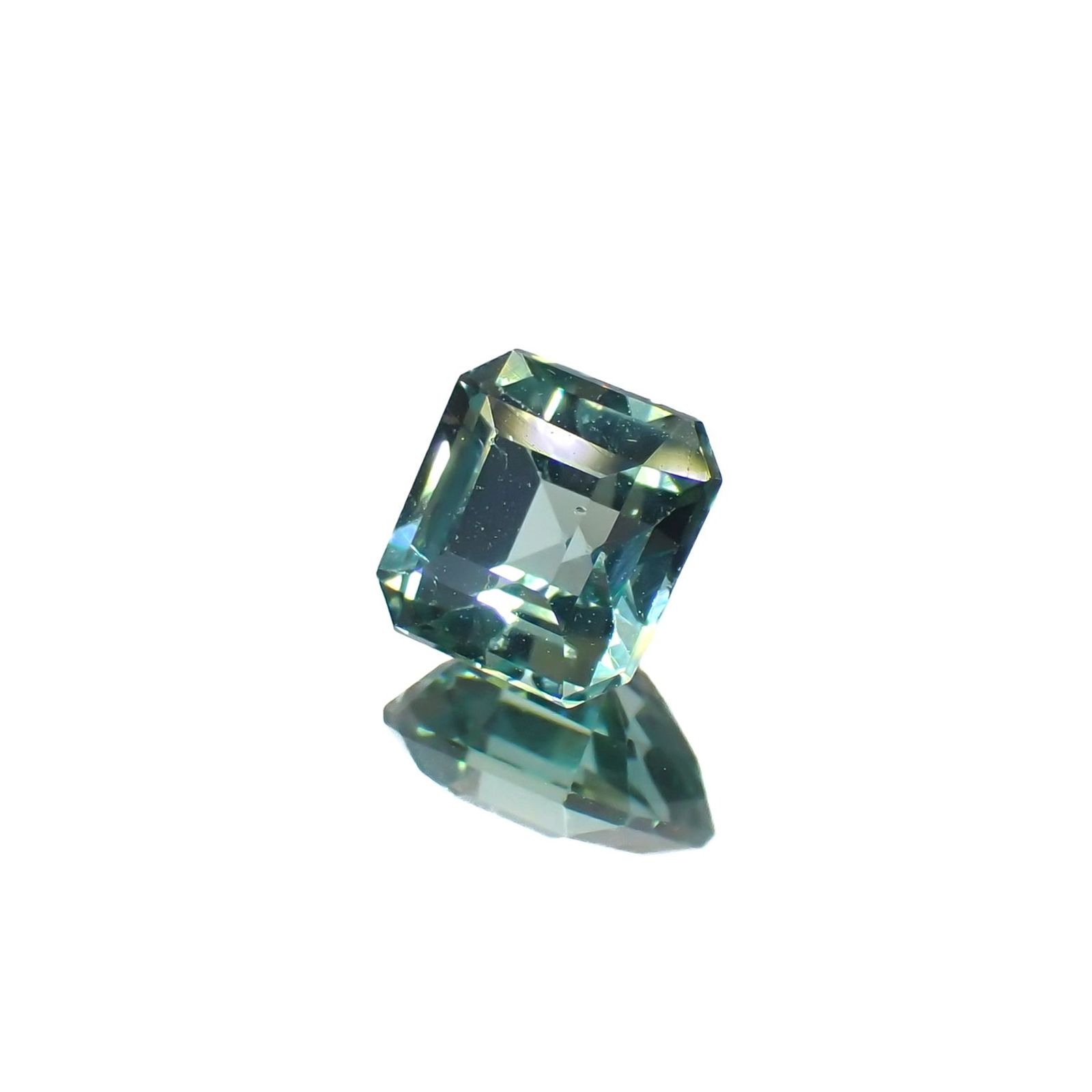 ブルーグリーントルマリン(宝石名トルマリン)ルワンダ産 識別済 0.94ct / 5.7x5.6mm前後 [221118988]