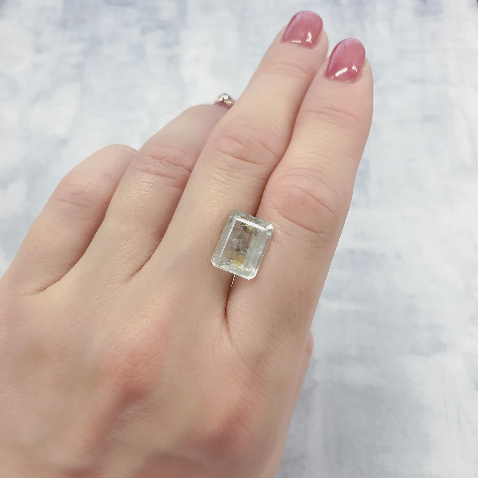 オーロラアクアマリン ブラジル産 4.80ct [220114394]12.1x9.4mm前後