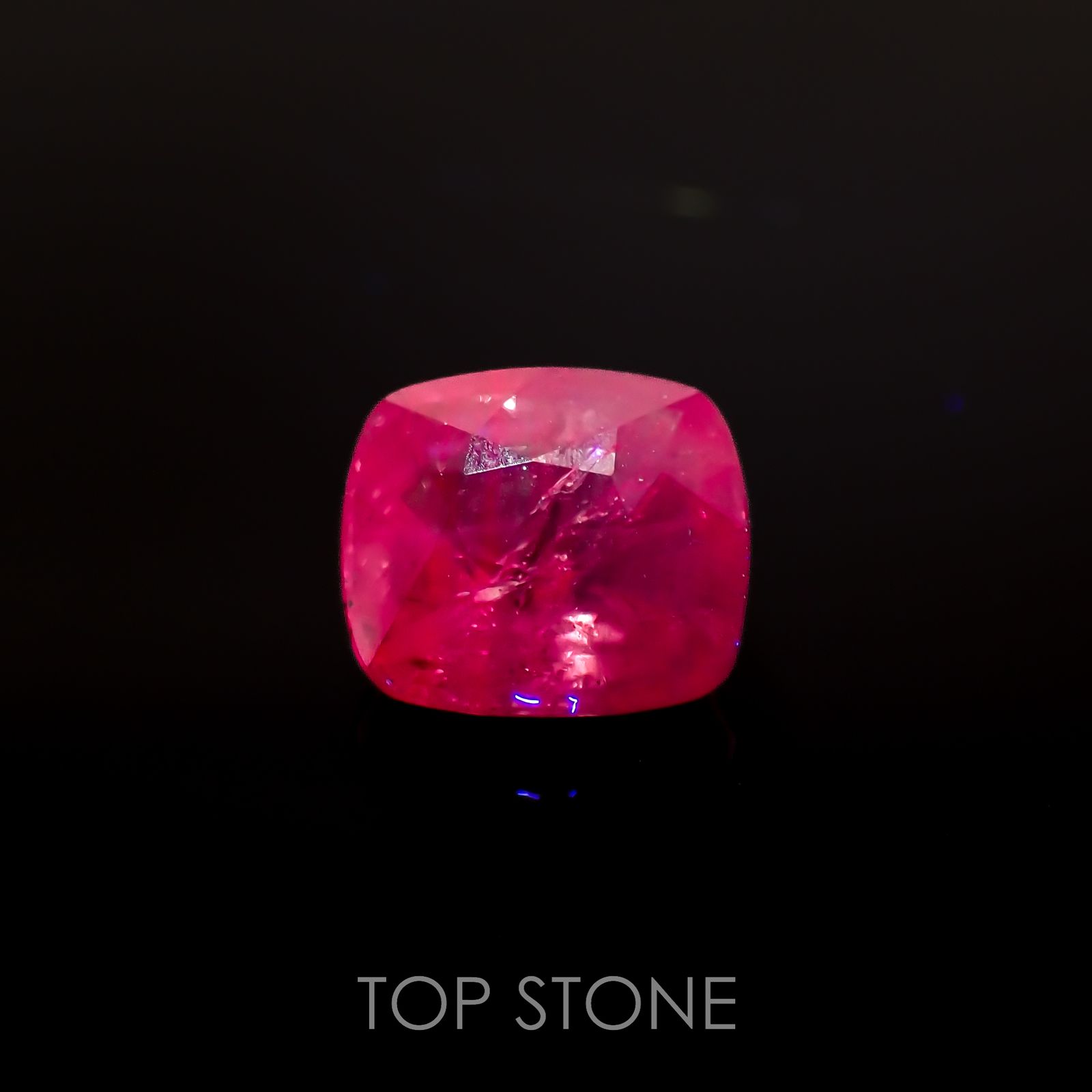 パープルサファイア(宝石名パープル・サファイア)カシミール産 2.390ct ソ付(彩珠)[221018937]8.2x7.3mm前後