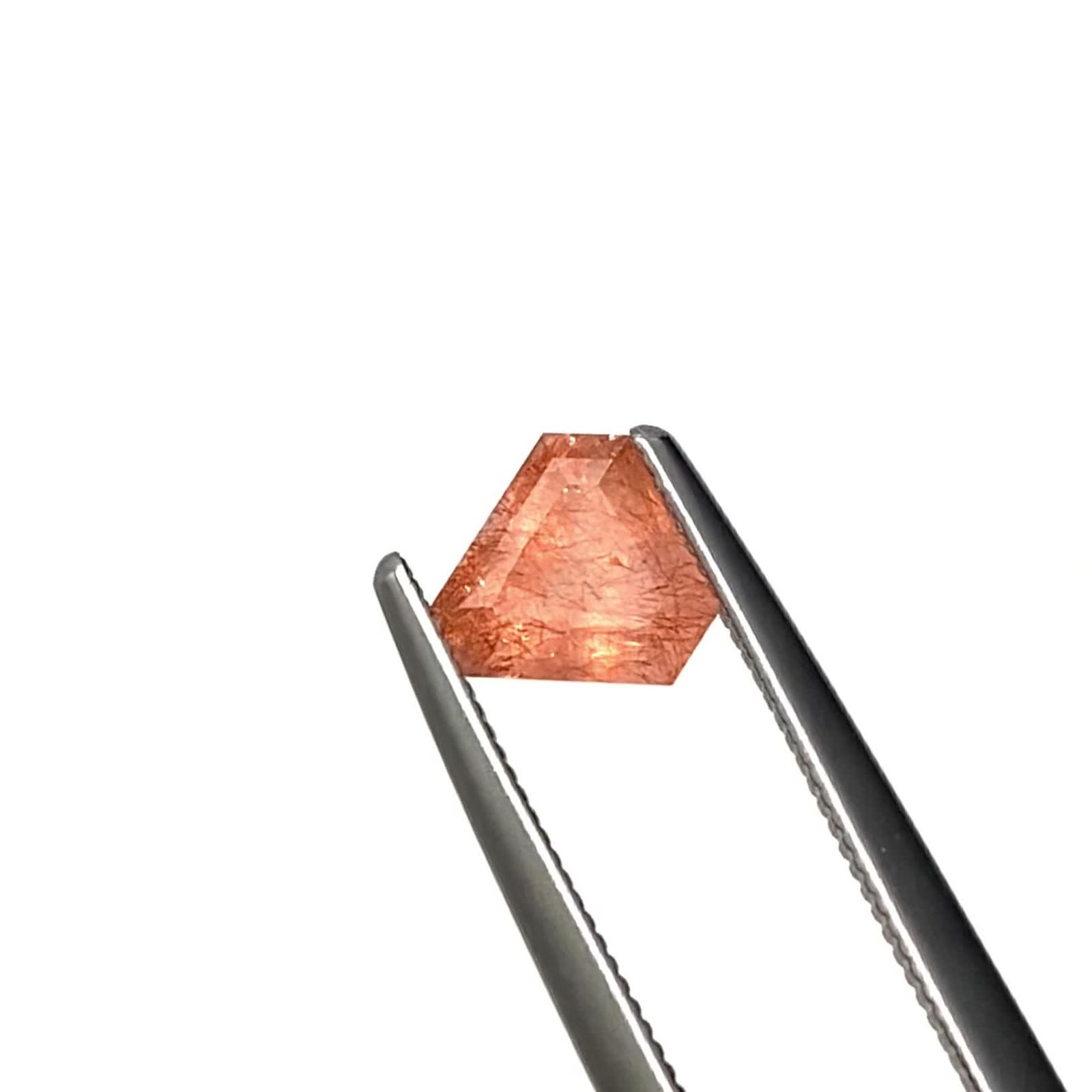 ◇カスタムカット◇ストロベリークォーツ カザフスタン産 0.63ct / 5.3