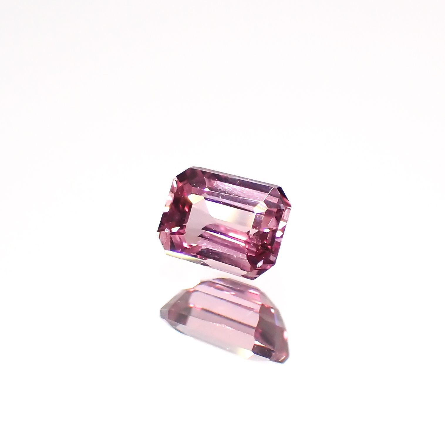 パパラチャサファイア(宝石名サファイア/別名パパラチャ・サファイア)スリランカ産 0.295ct DGL鑑付[220616470]4.07x2.99mm前後