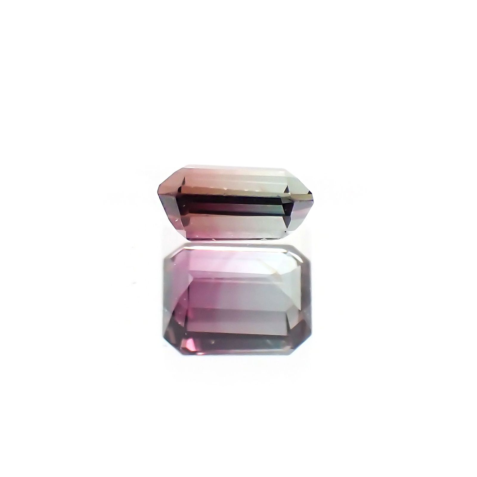 バイカラーサファイア(宝石名バイカラー・サファイア) タンザニア産 識別済 0.24ct / 3.8x3.2mm前後 [21069756]