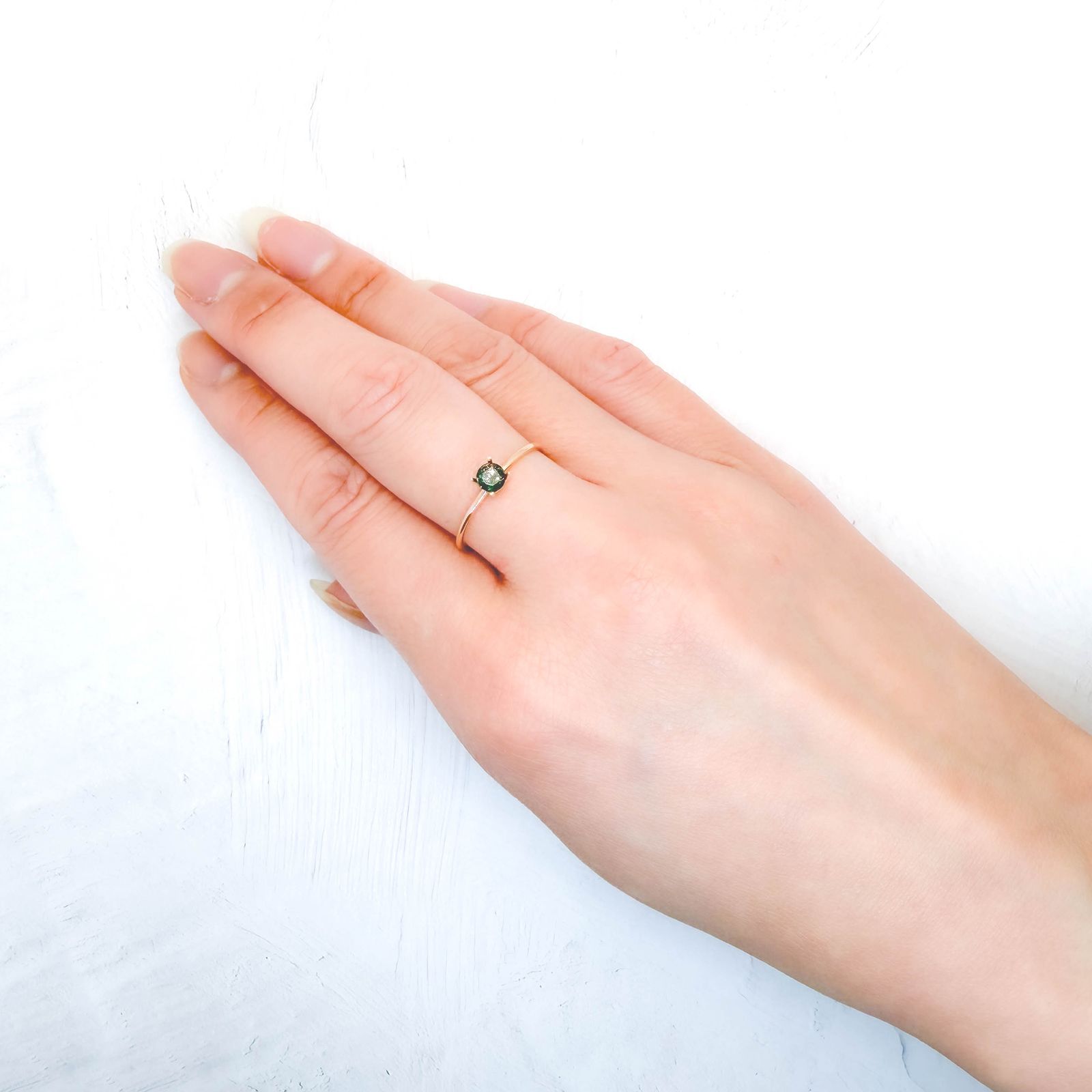 パイライトインエメラルド コロンビア産 0.27ct / 4x4mm前後 [260532126]