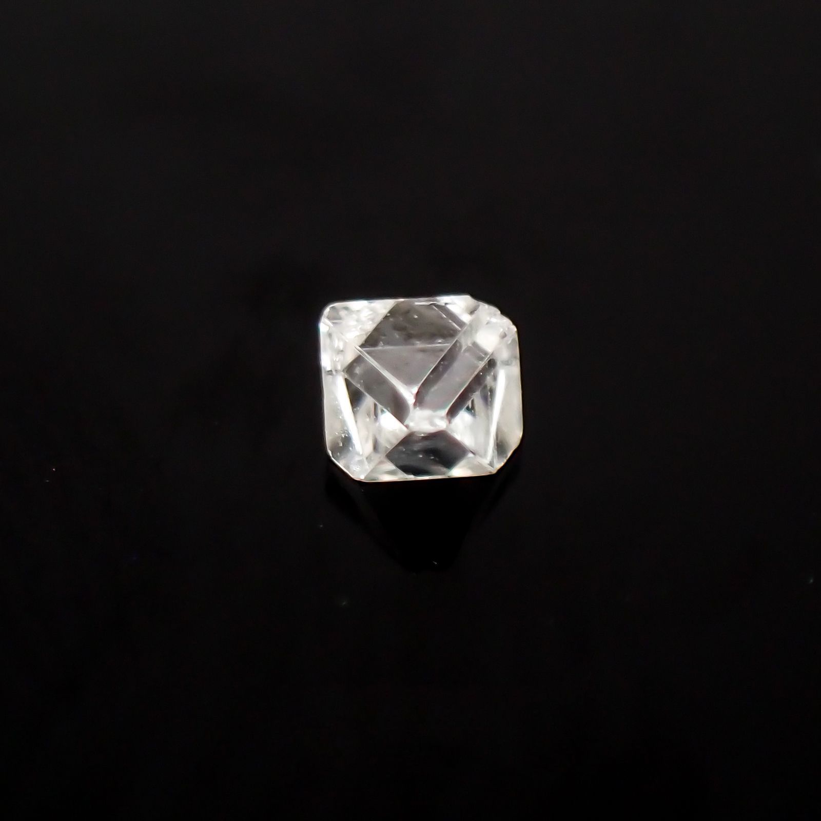 ソーヤブルダイヤモンド(宝石名ダイアモンド) ロシア産 原石・結晶 0.046ct 識別済[210410548]2.3×2.2mm前後