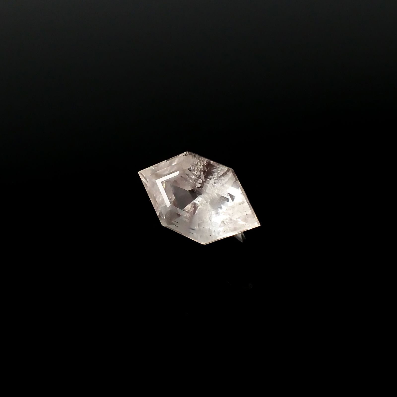 ◇カスタムカット◇ピンクエンジェルラダー マダガスカル産 3.77ct[240125427]14.1x7.6mm前後
