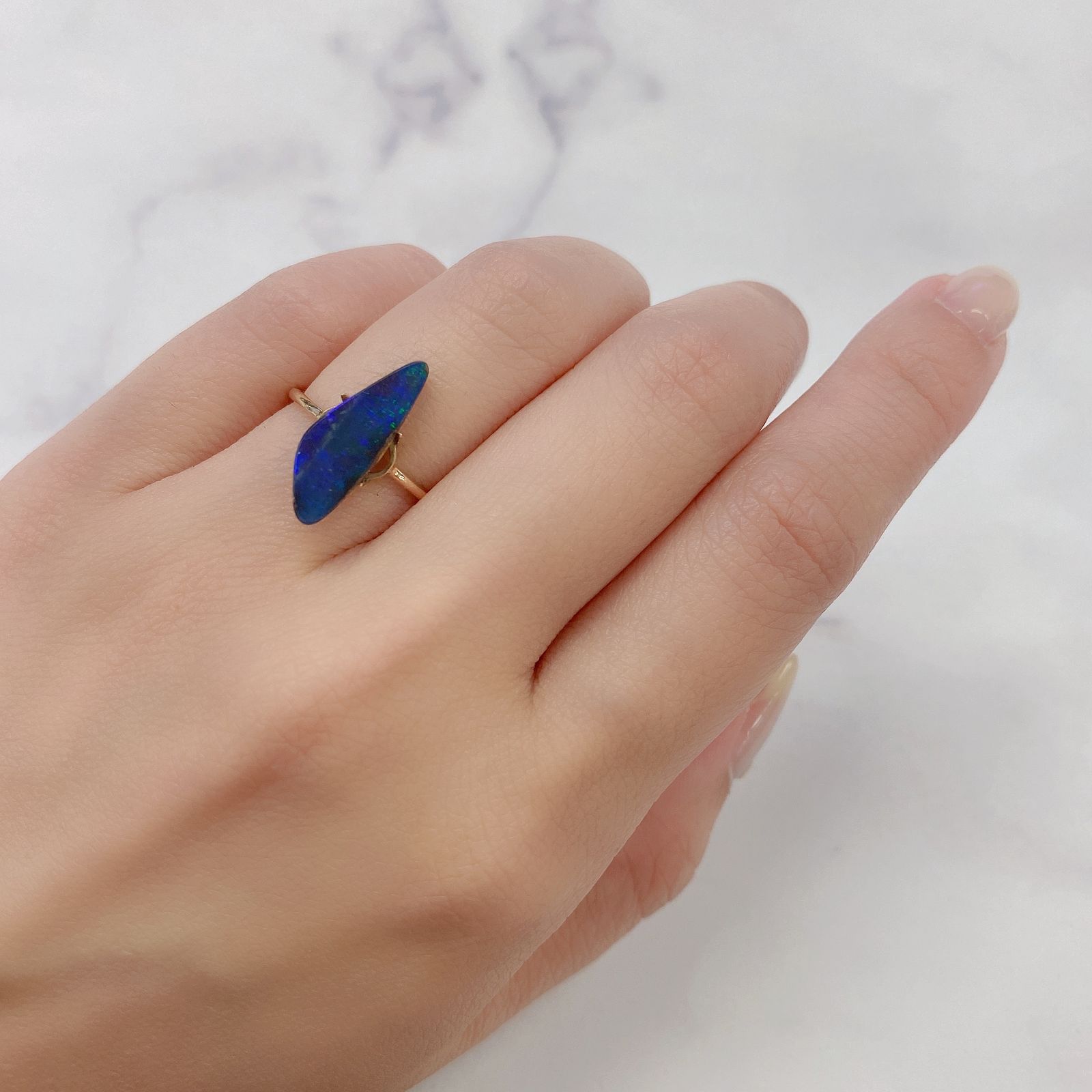 ボルダーオパール 原石磨き(宝石名ボルダー・オパール) オーストラリア産 2.217ct ソ付(彩珠)[210611313]18×6.1mm前後