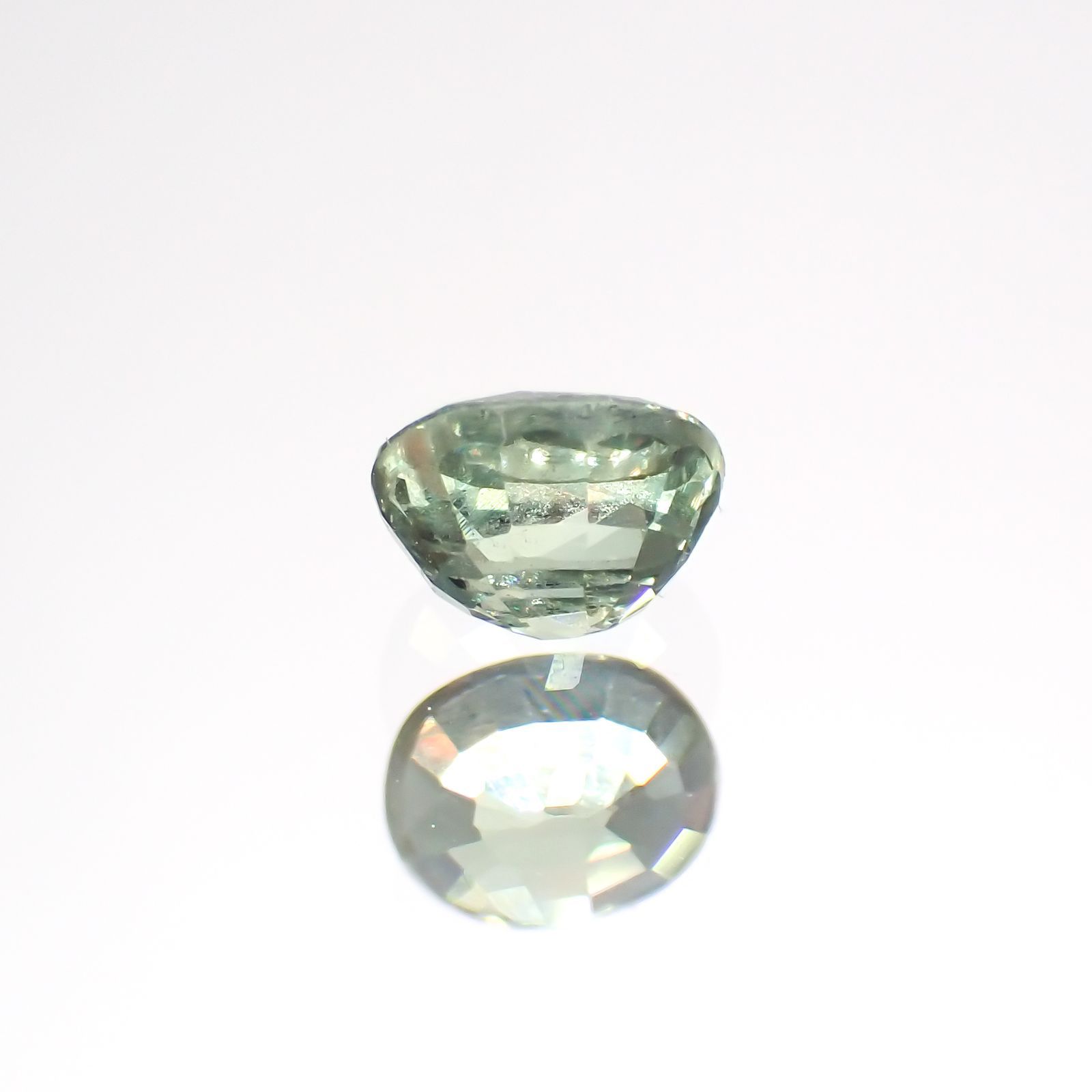アレキサンドライト(宝石名アレキサンドライト)マダガスカル産 0.29ct 識別済[220114614]3.9x3.2mm前後