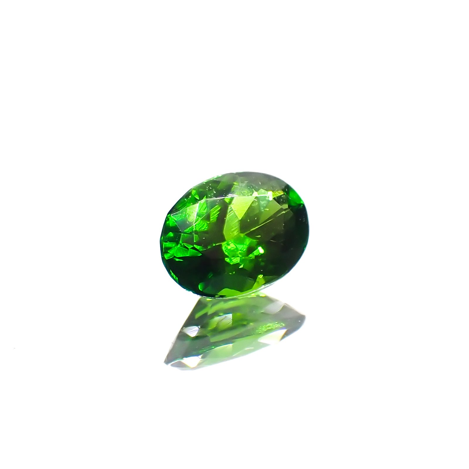 クロムダイオプサイド(宝石名クロム・ダイオプサイド)ロシア産 0.20ct 識別済[231023900]4.5x3.3mm前後