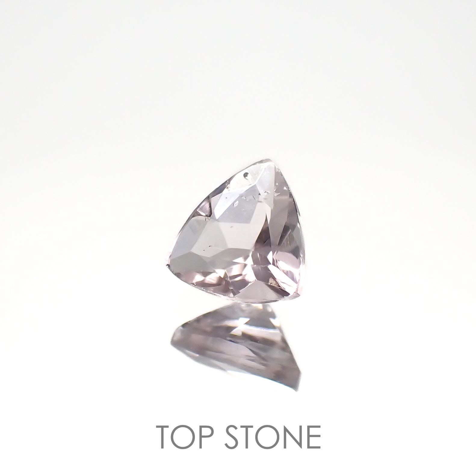 フローライト フルオレッセンス イギリス・ロジャリー鉱山産 0.62ct[220716929]5.7x5.6mm前後
