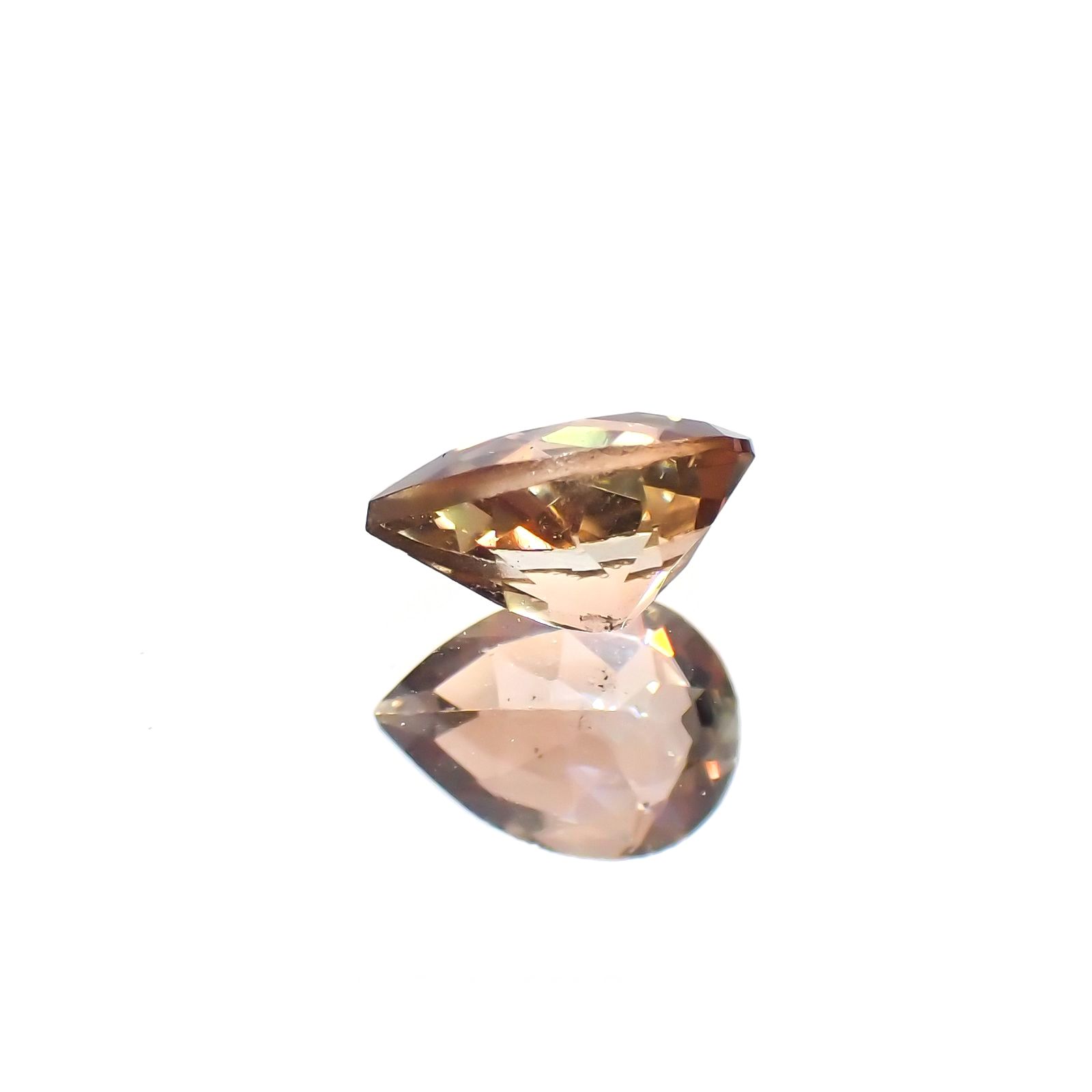 アンダリュサイト(宝石名アンダリュサイト)スリランカ/マダガスカル産 識別済 0.76ct / 7.1x5.1mm前後 [251015706]