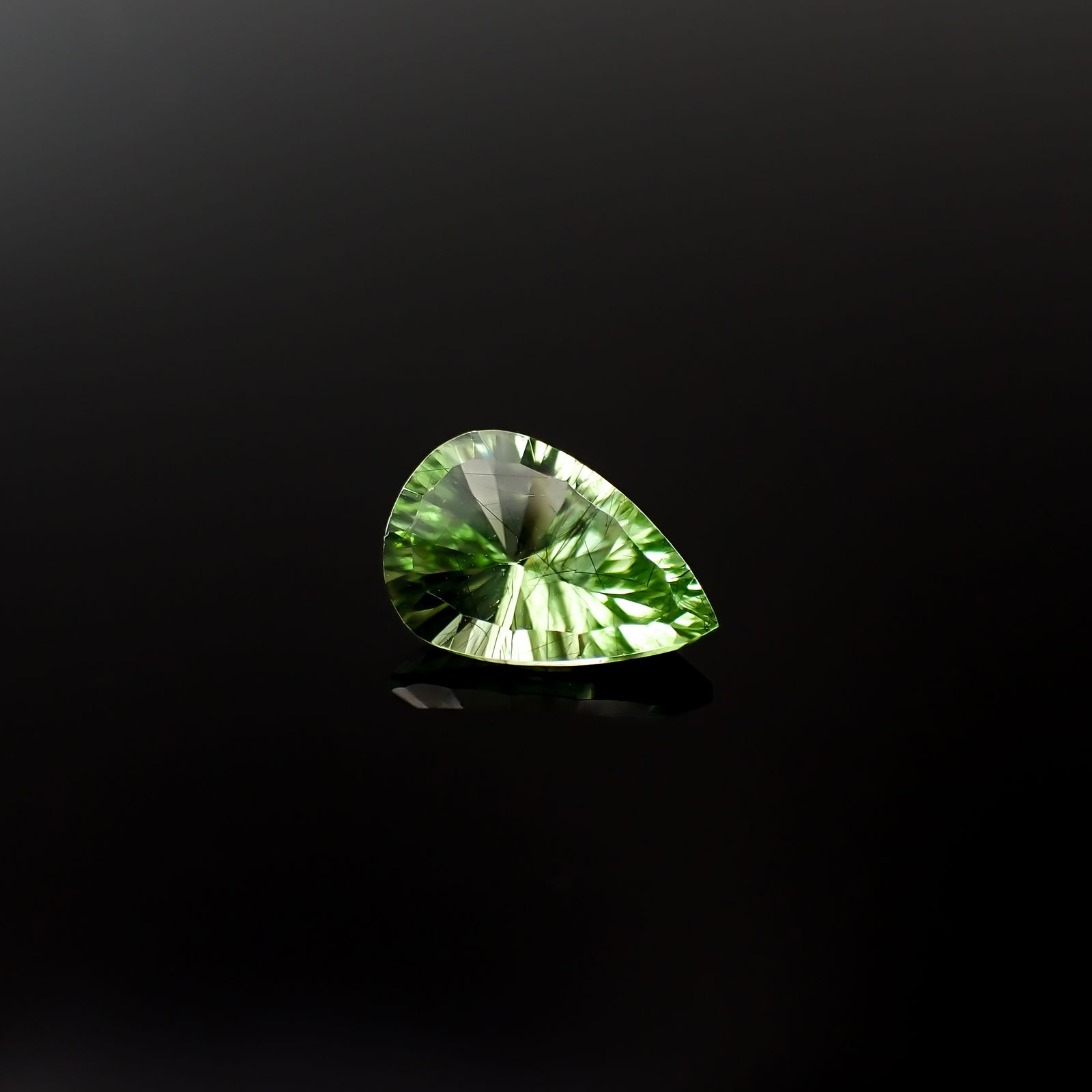 ◇コンケーブカット◇ルドウィジャイトインペリドット パキスタン産 2.64ct[240628421]11.7x7.8mm前後