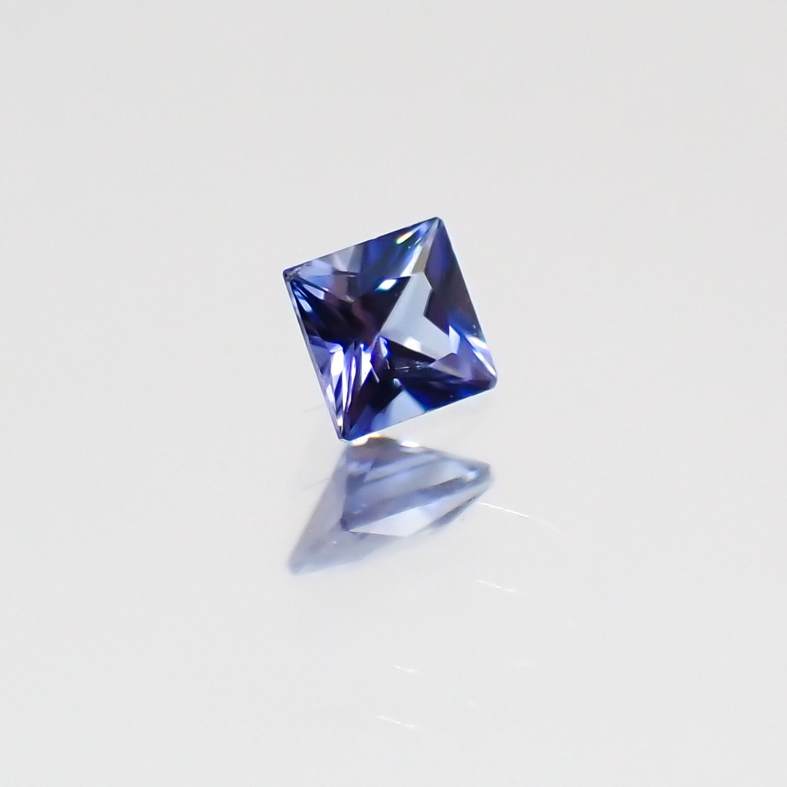 ◇プリンセスカット◇ベニトアイト アメリカ産 ルース 0.049ct[21019043]2×2mm前後