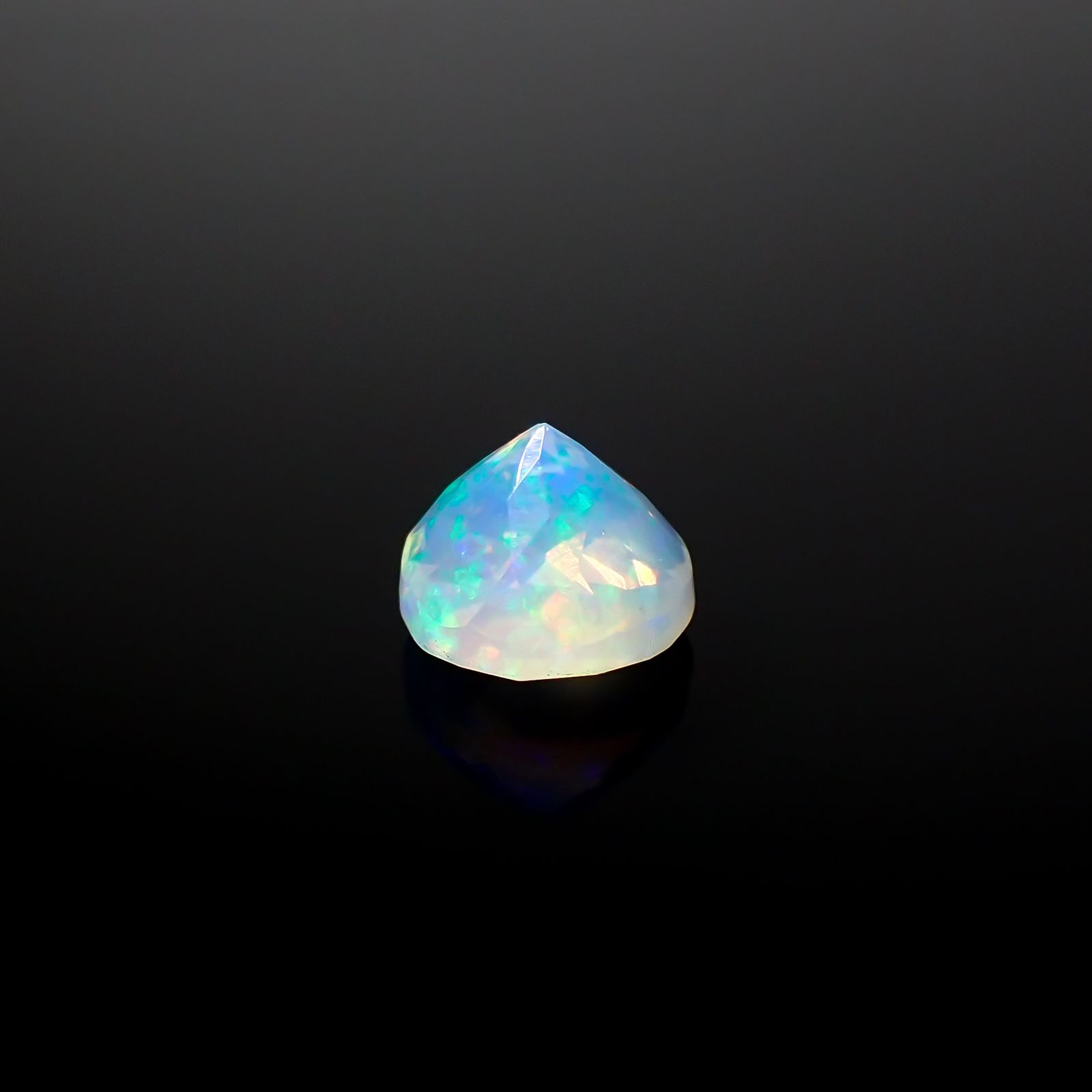 エチオピアオパール エチオピア産 0.70ct[240226241]6.2x6.2mm前後