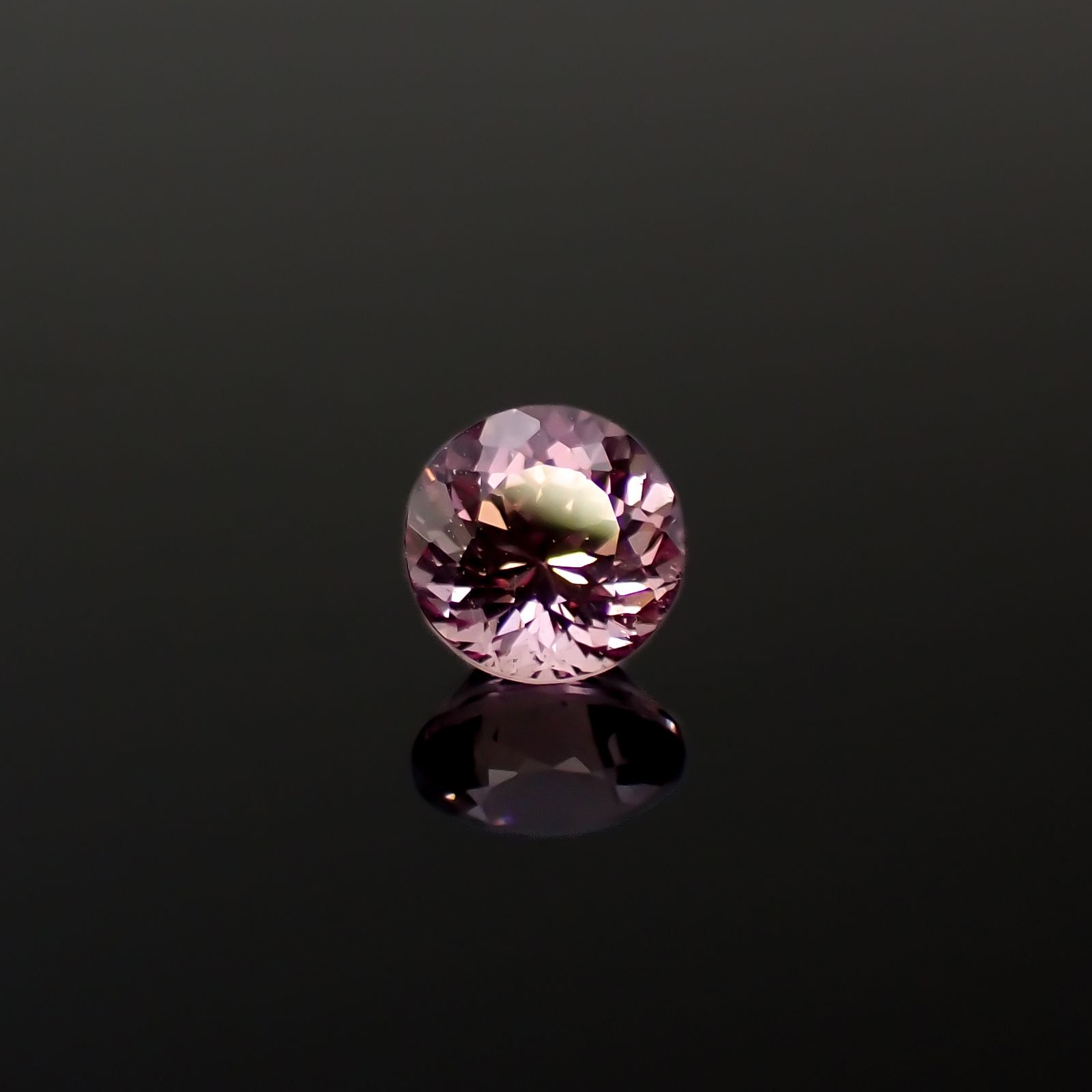 ドラゴンガーネット タンザニア産 0.93ct[240326659]5.4x5.4mm前後